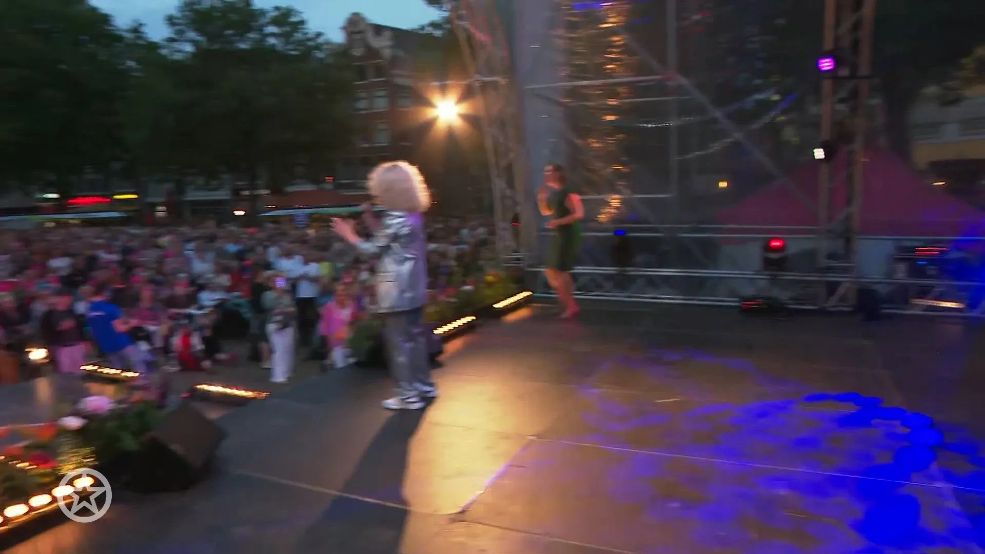 Bob Sikkes in duet met Bonnie St. Claire