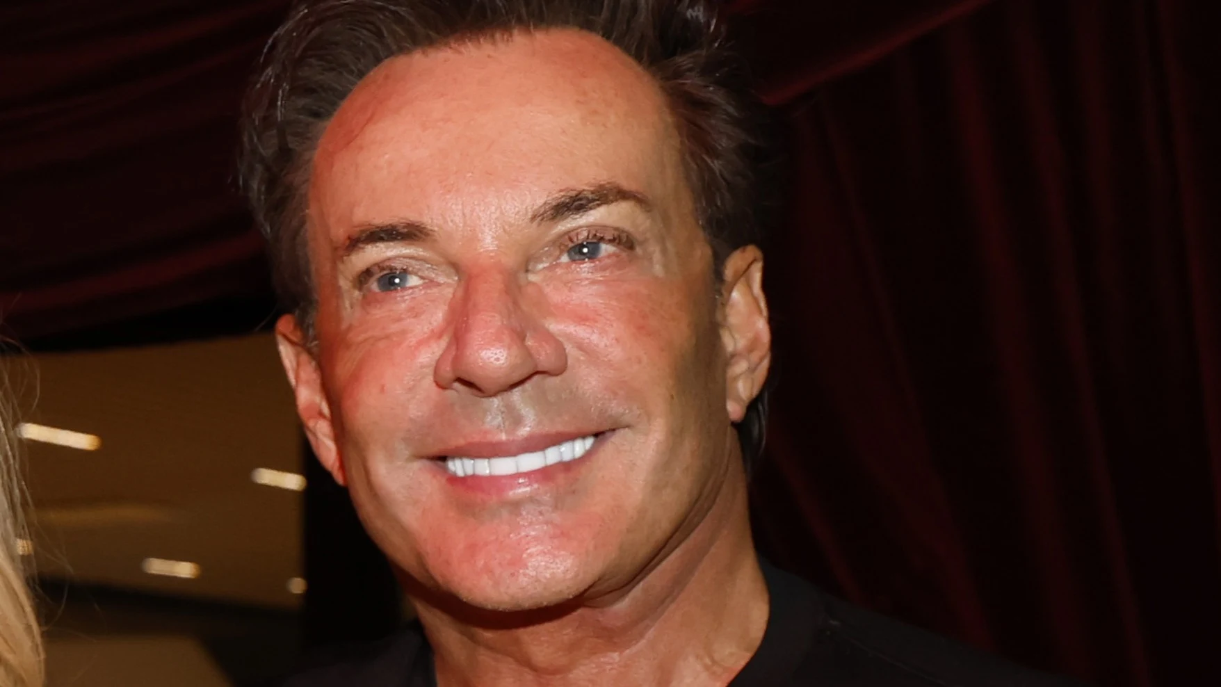 Gerard Joling eindelijk verlost uit het gips