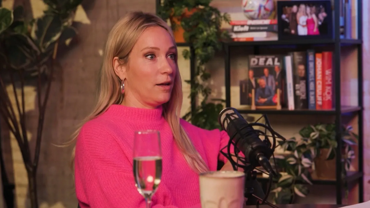 Ex-topvoetballer wekt woede van Hélène Hendriks: 'Eikel'