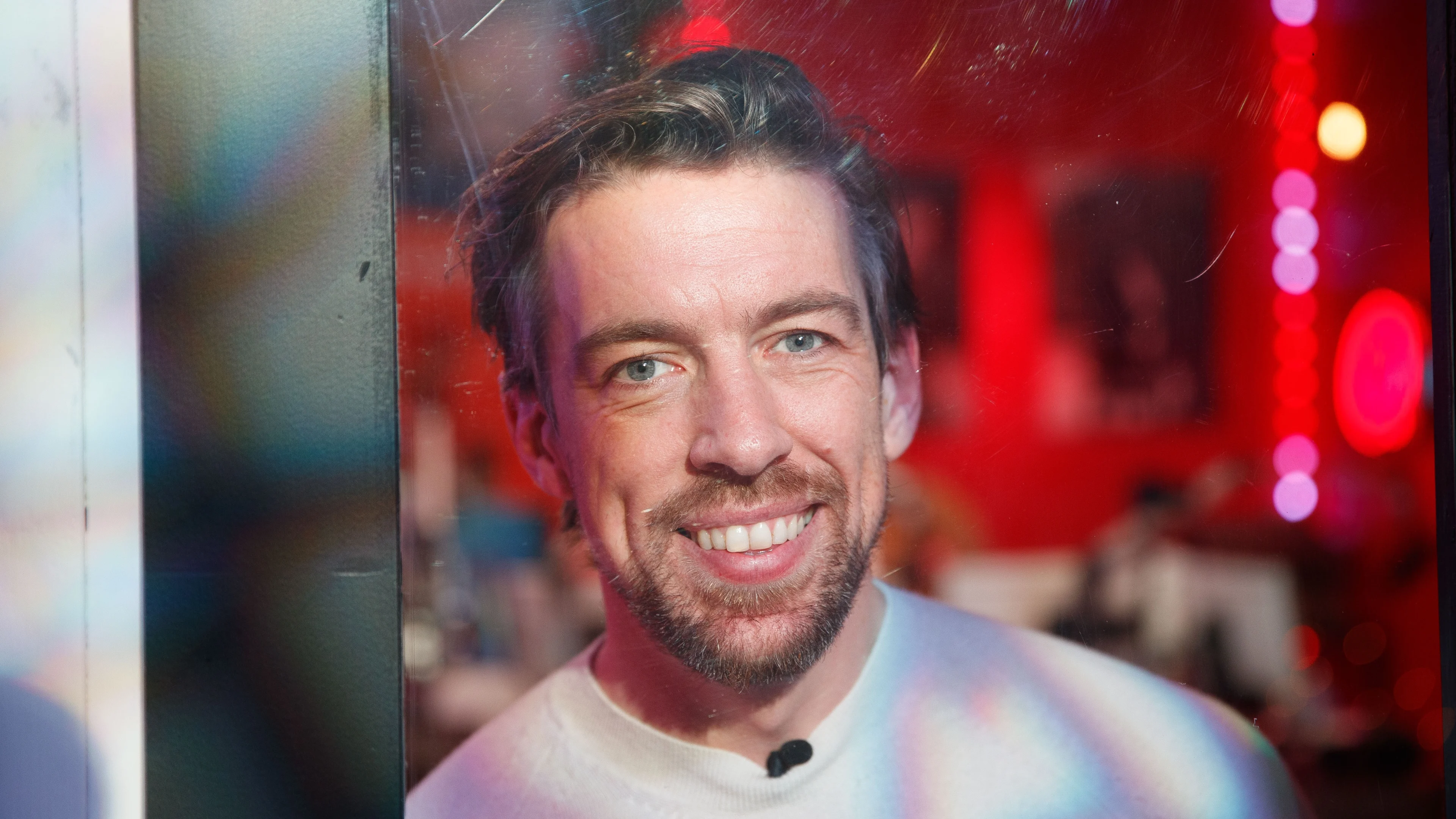 Radio-dj Mattie Valk noodgedwongen thuis: 'Ik heb corona'