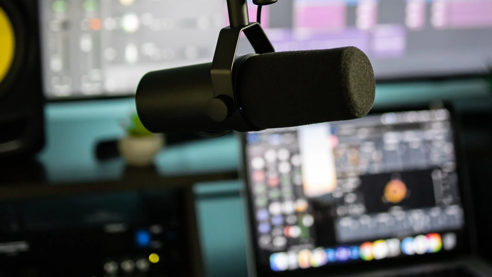 Bekende radio-dj opnieuw in verwachting na heftige periode