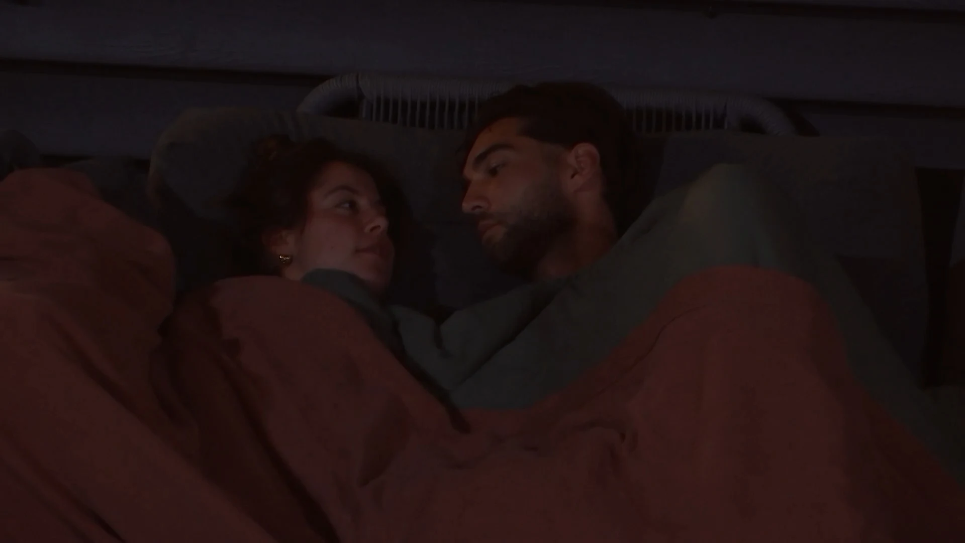Anouk begint zich steeds meer te irriteren aan Ricky en Nyssa