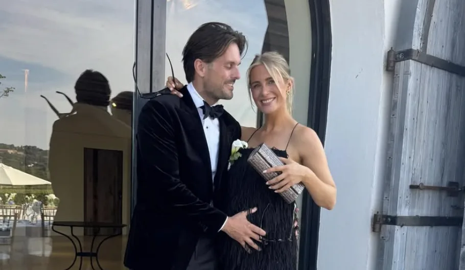Zwangere influencer Nicola Ebbink onder vuur na uitspraak over champagne