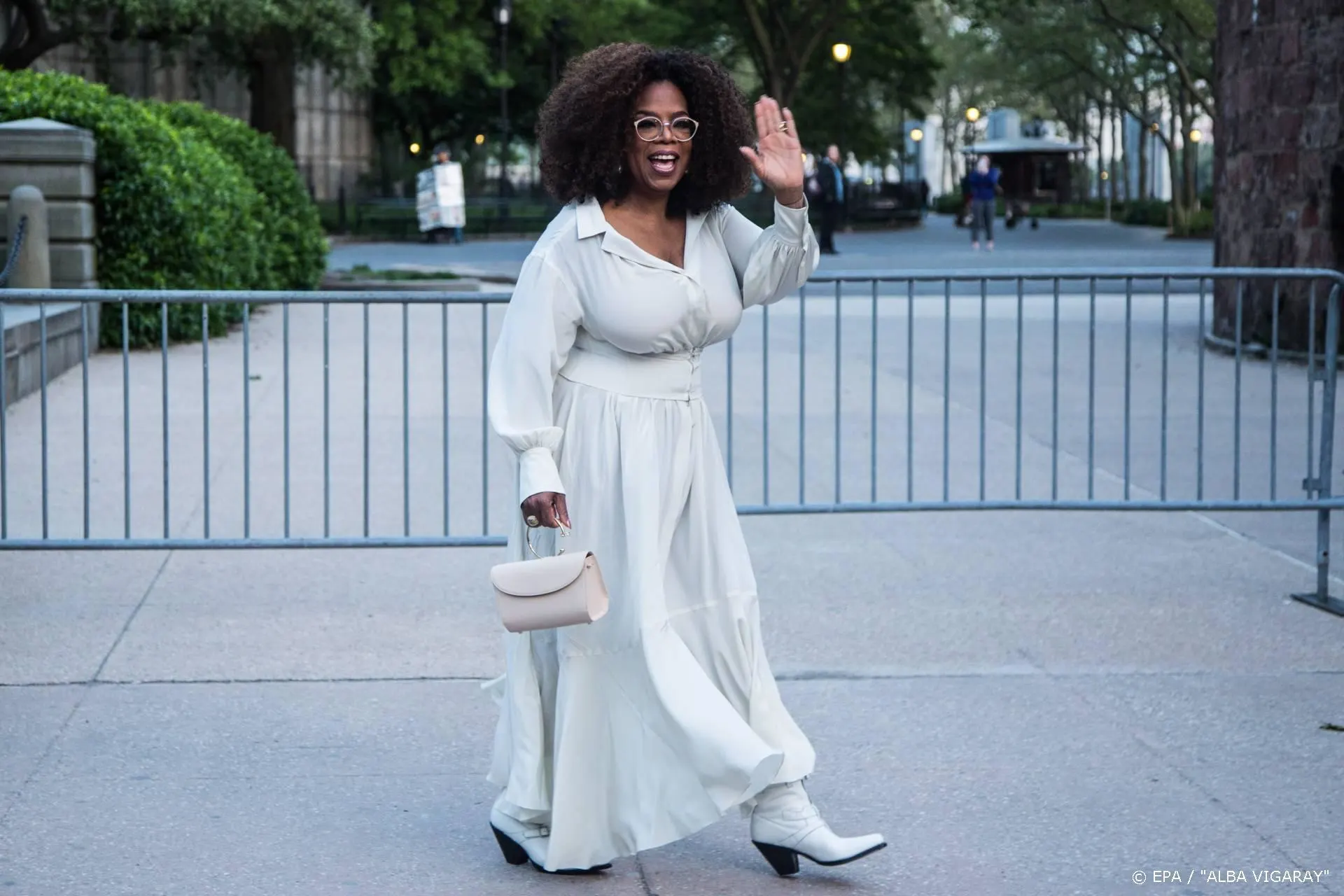 Oprah geeft personeel vrij om te stemmen in november