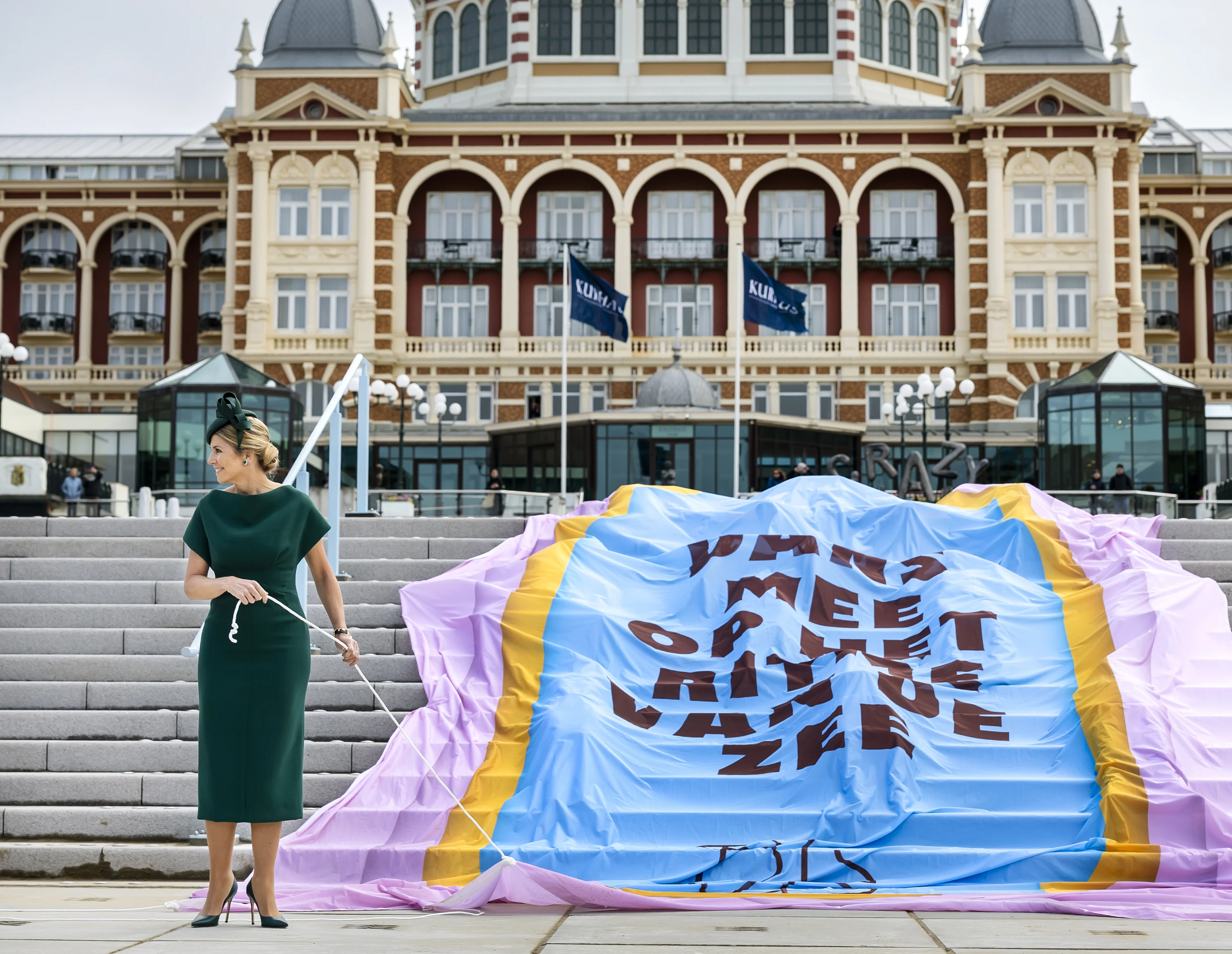 Máxima bij opening vernieuwde boulevard Scheveningen