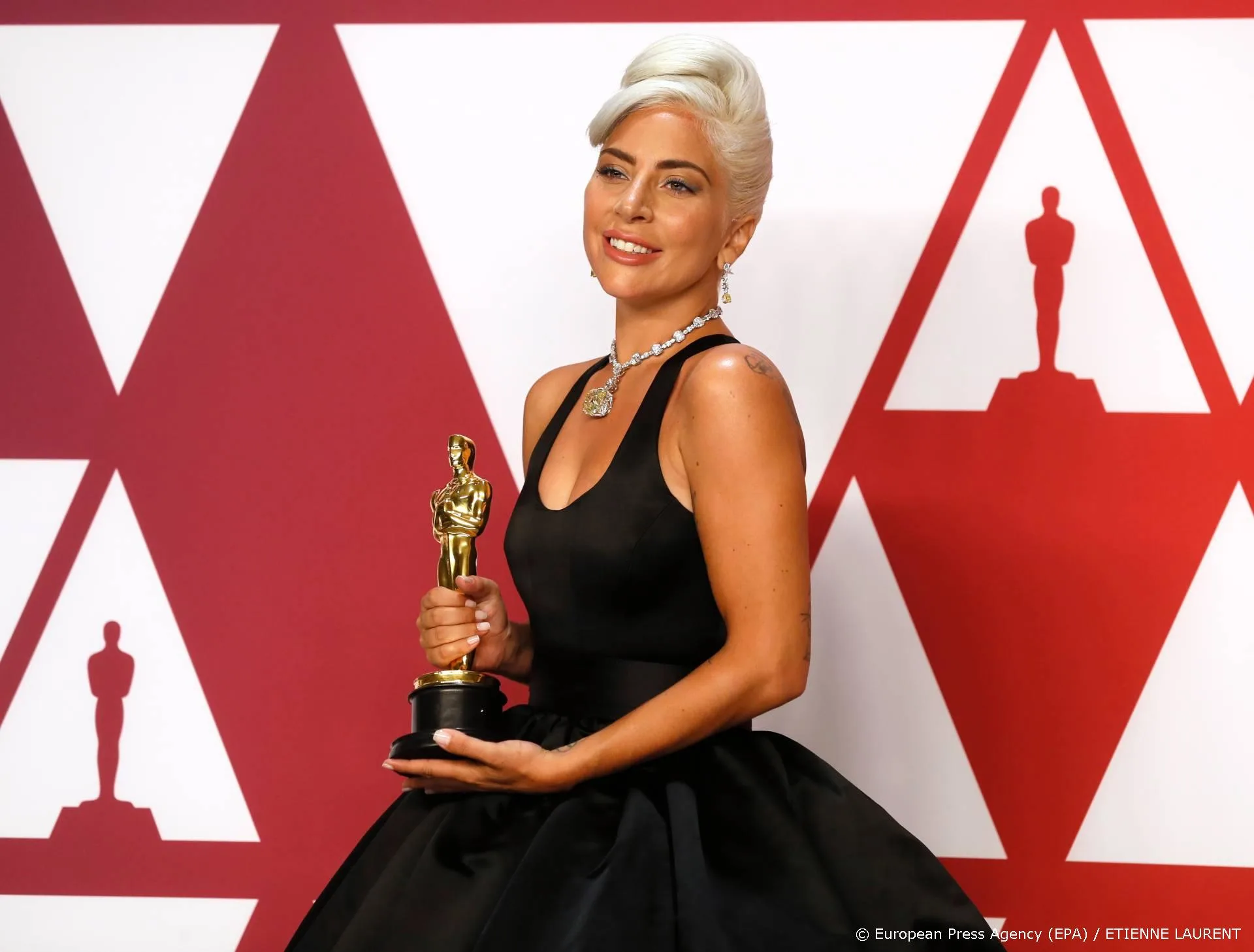 Lady Gaga zingt volkslied bij inauguratie Joe Biden