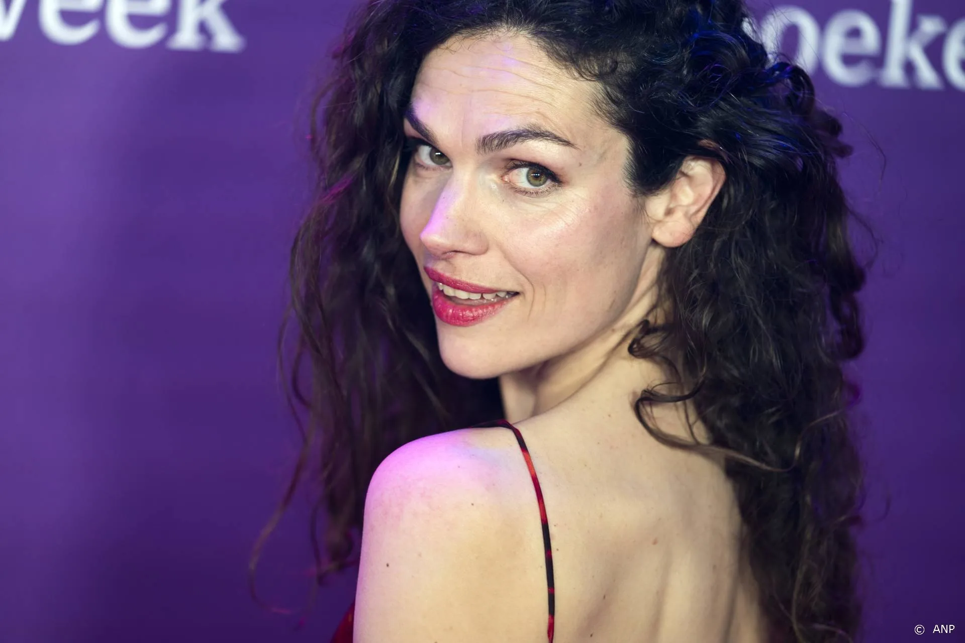 Anna Drijver en Maarten Heijmans in Nicci French-verfilming