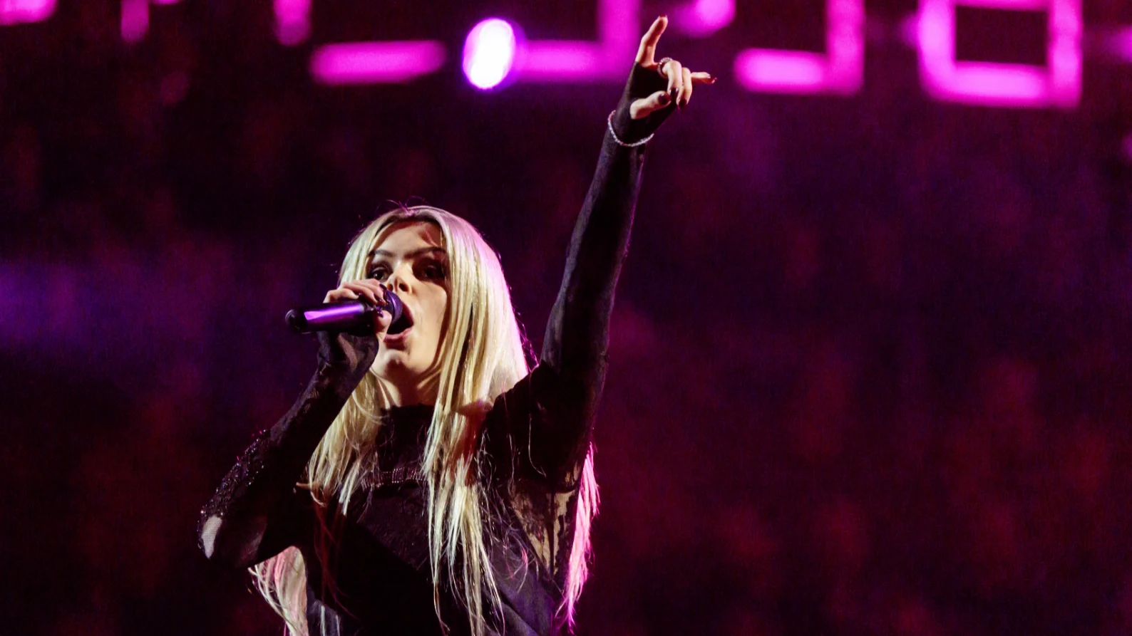 Davina Michelle kondigt internationaal nieuwtje aan