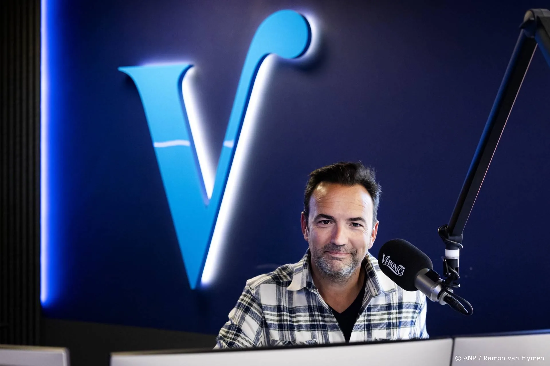 Gerard Ekdom emotioneel na live verrassing op radio