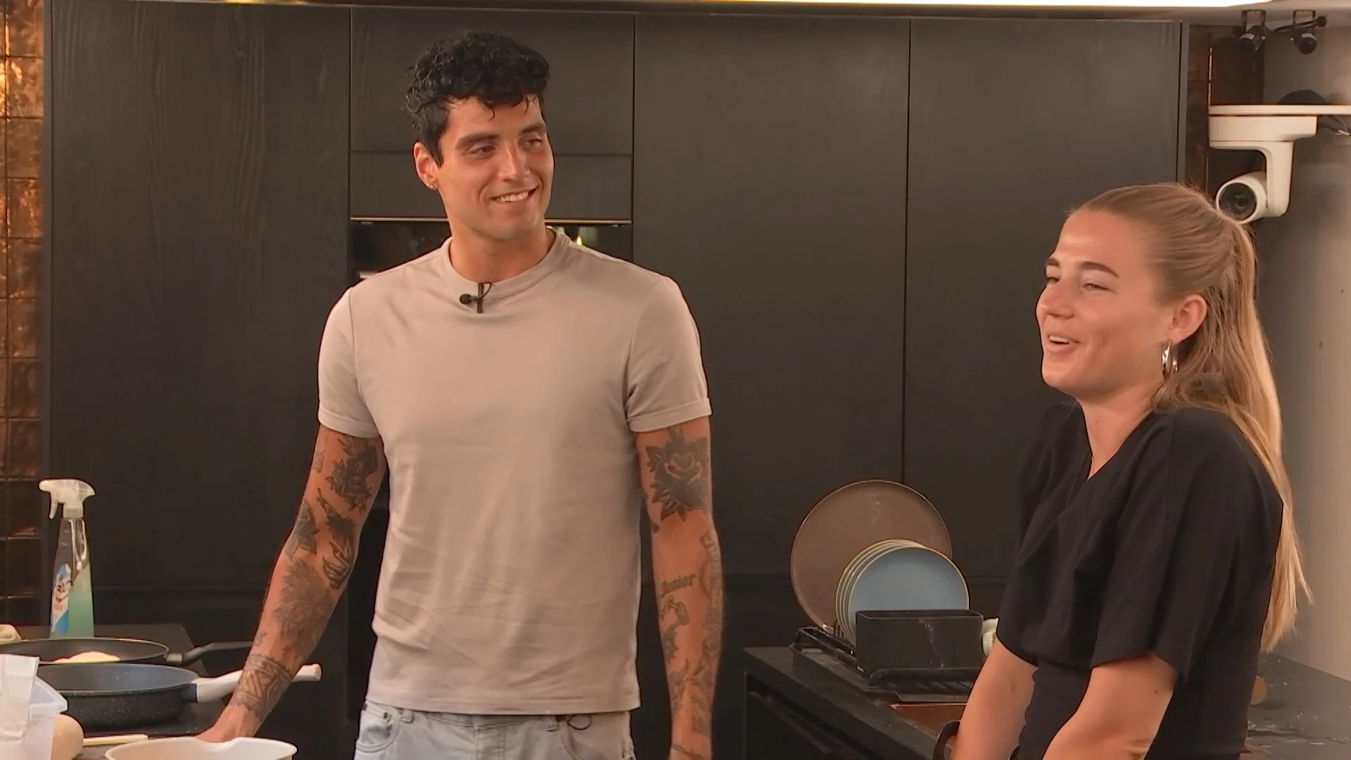 Diederik neemt het op voor Sayf, Anouk bemoeit zich ermee