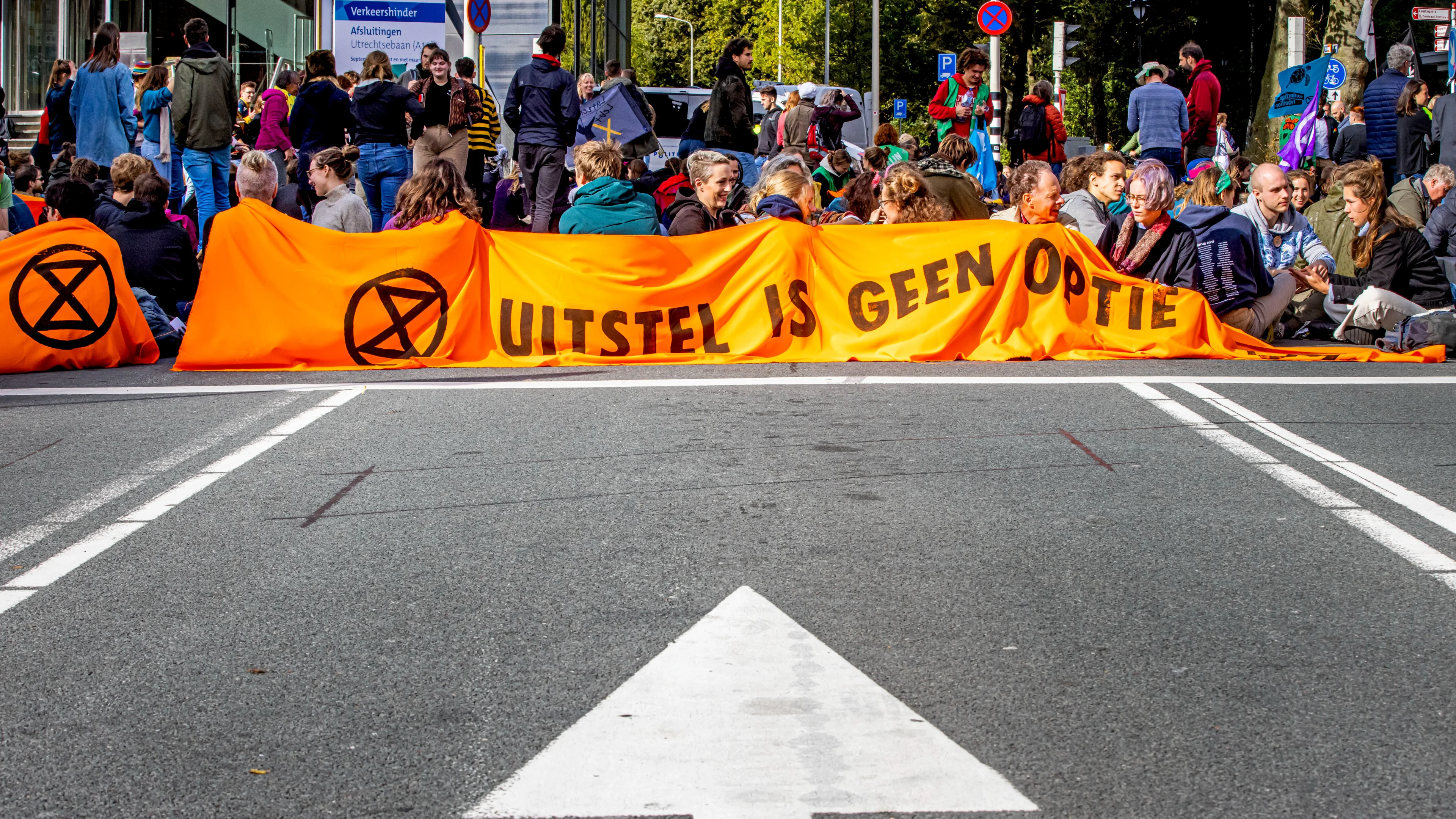 Oud-hoofdredacteur AD aangehouden bij actie Extinction Rebellion