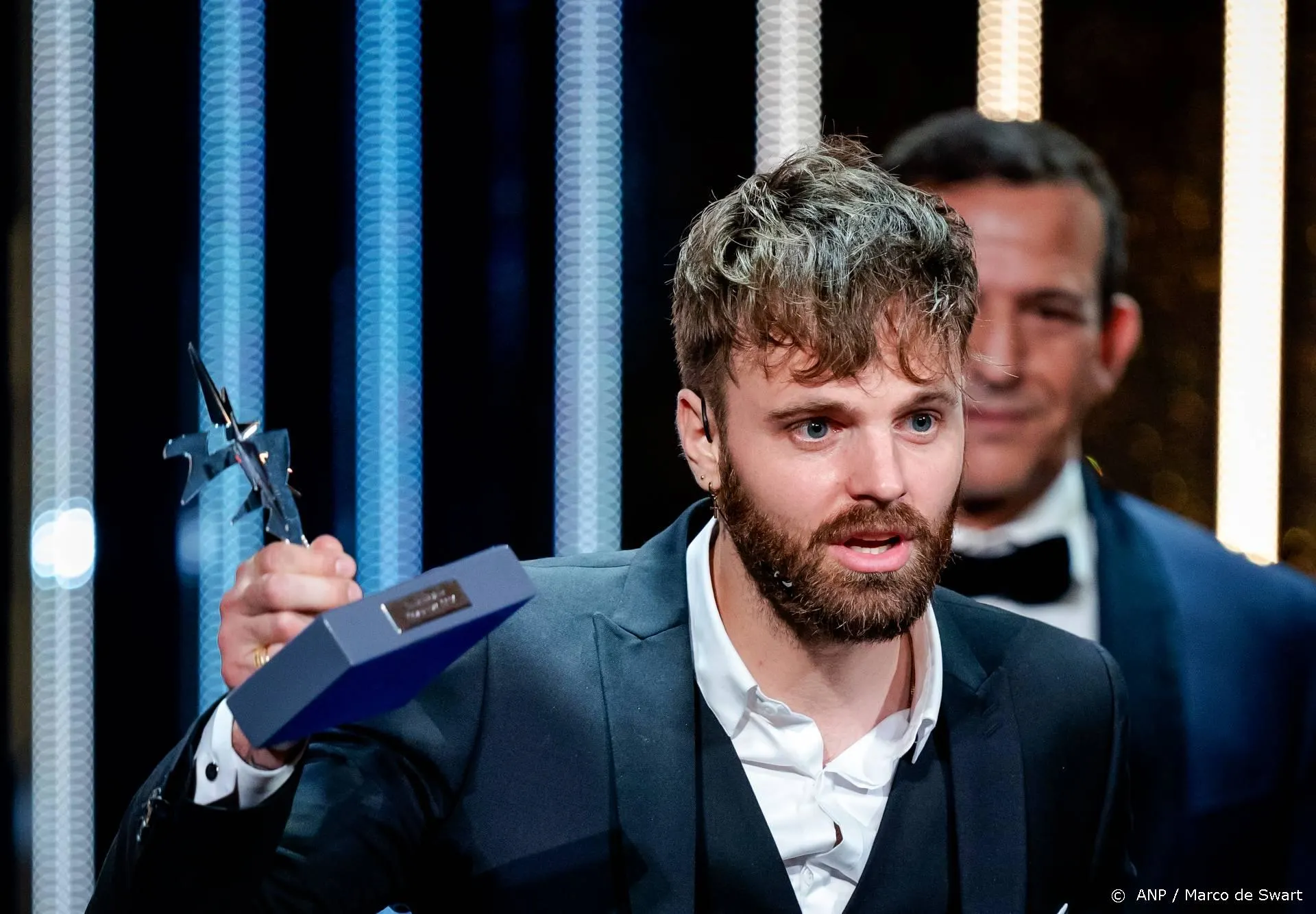 Tim Hofman steekt de draak met Televizier-kritiek