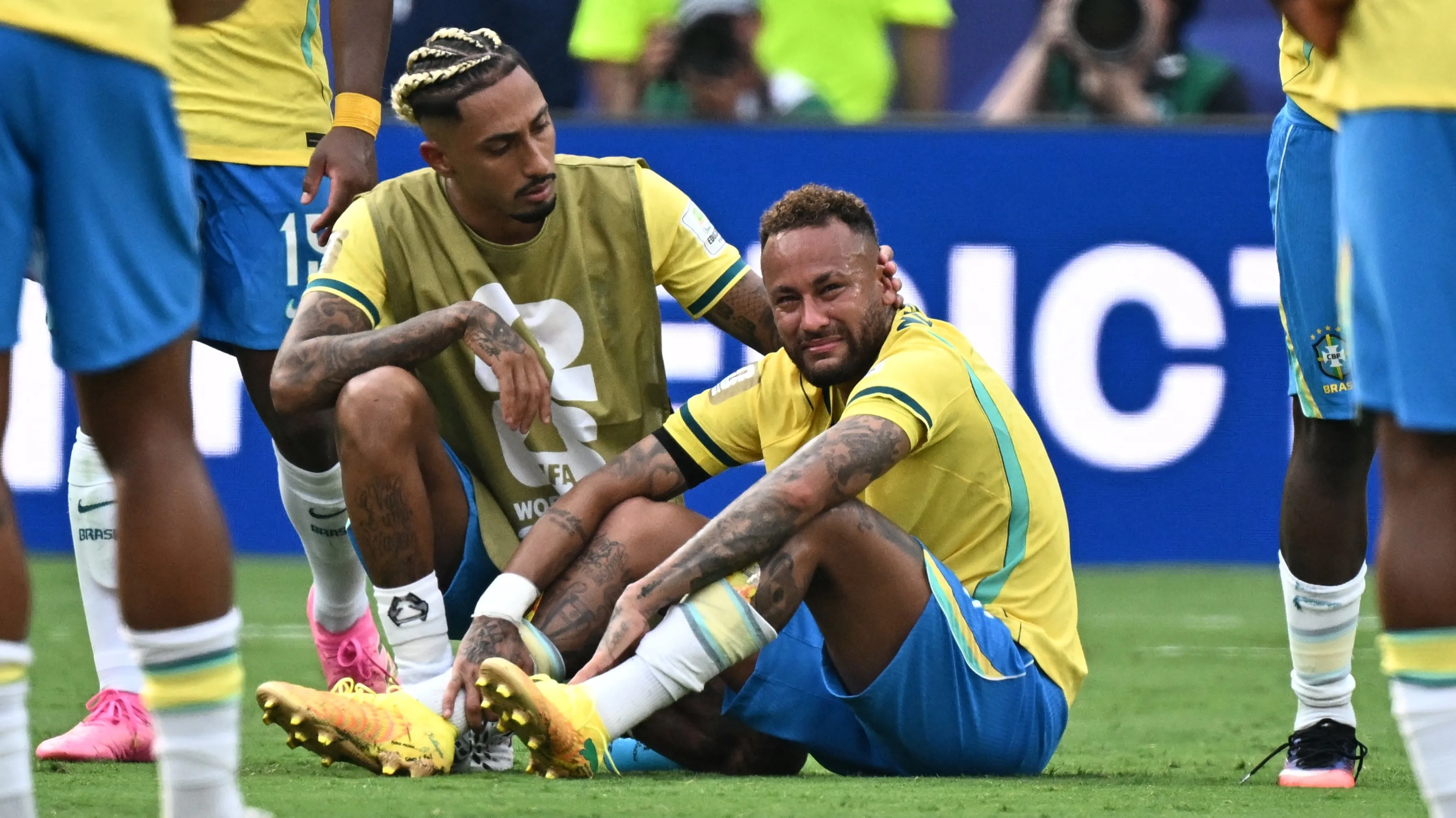 Vader Neymar moedigt zoon aan na emotioneel WK-verlies