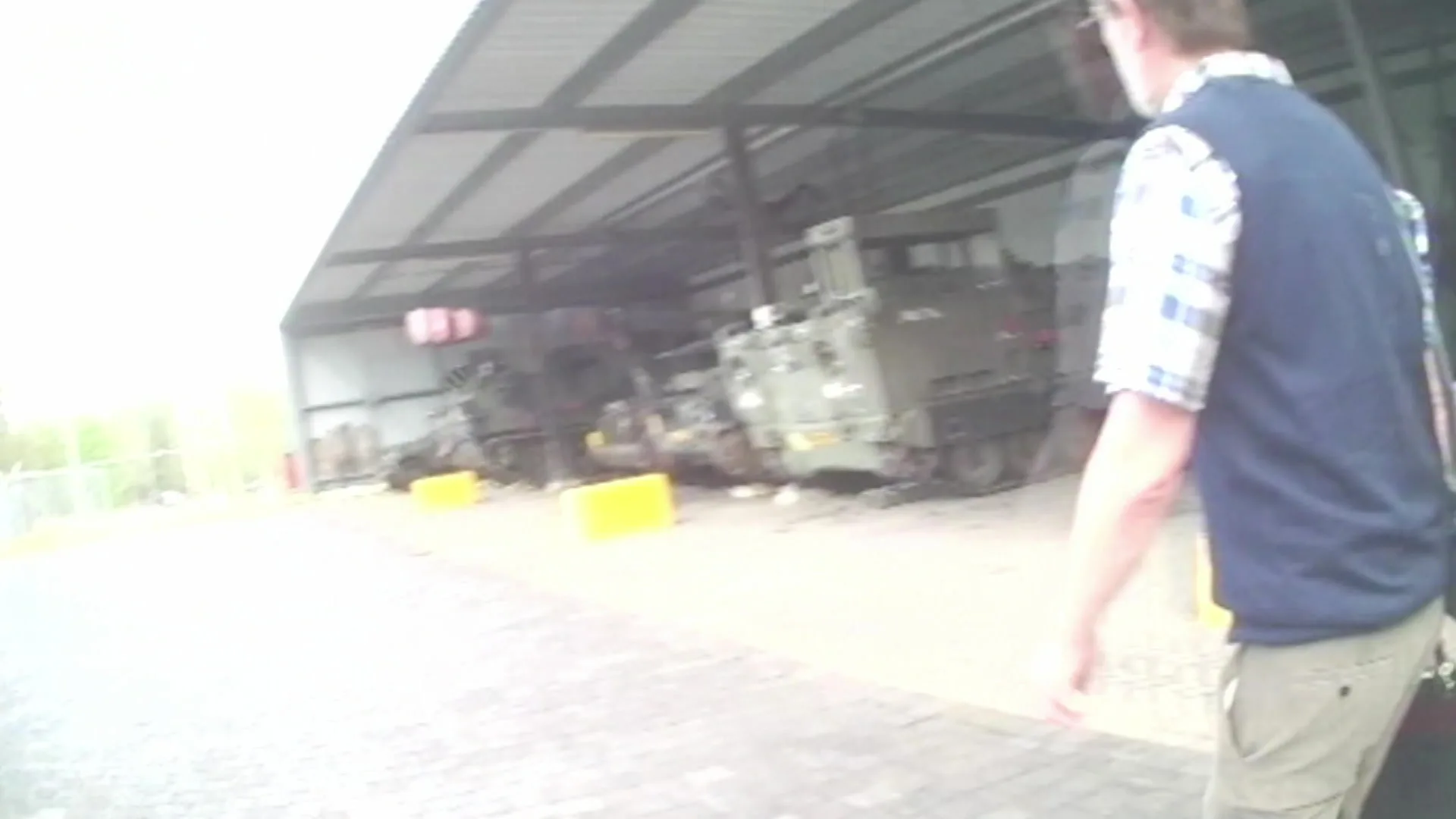 Alberto Stegeman legt nepbom in legerbasis