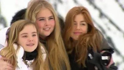ZIEN: Koninklijke familie straalt in de sneeuw
