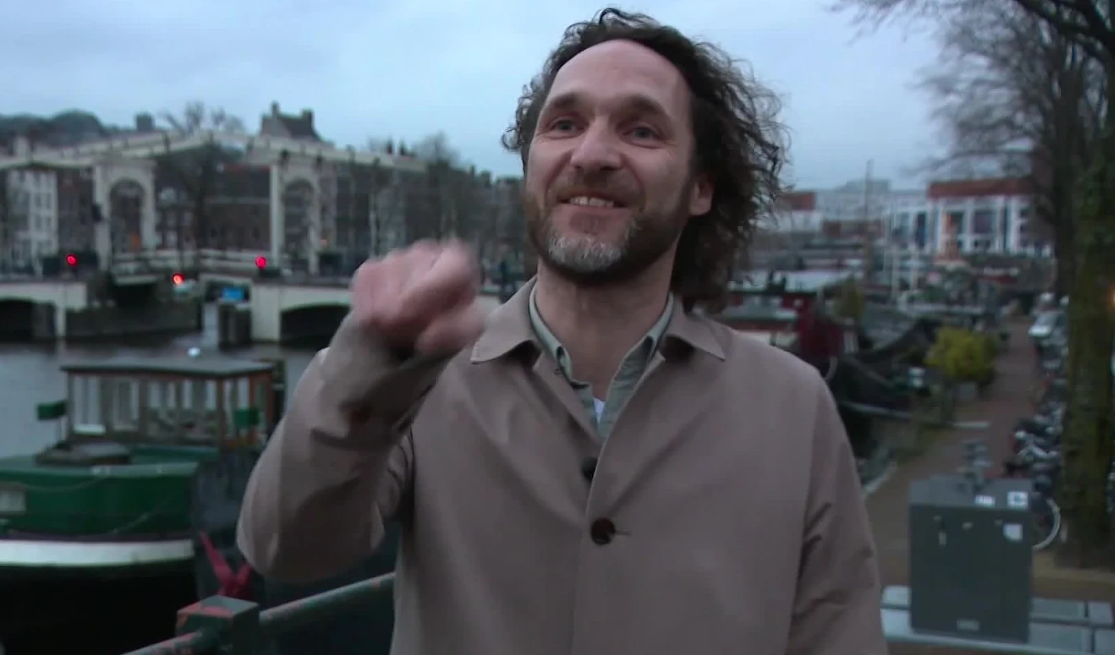 'Cabaretier Javier Guzman helemaal in de goot beland'