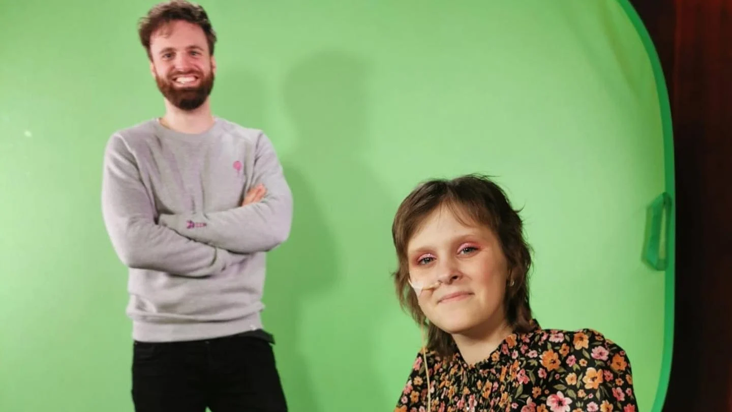 Tim Hofman herdenkt Kiki uit Over Mijn Lijk