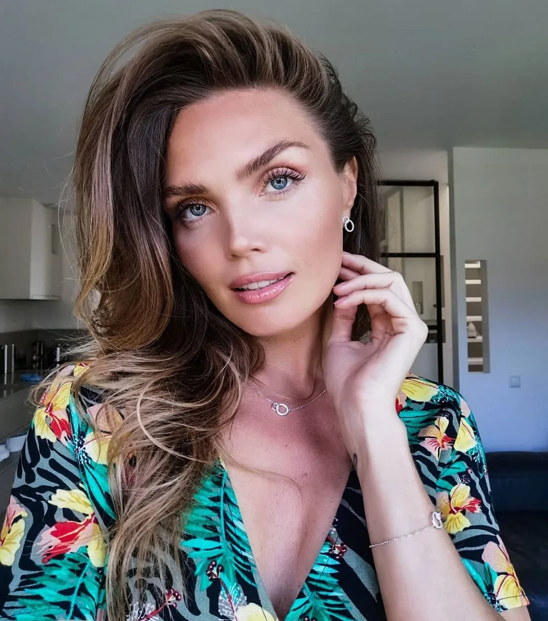 ZIEN: Kim Feenstra deelt prachtige zwangerschapsfoto