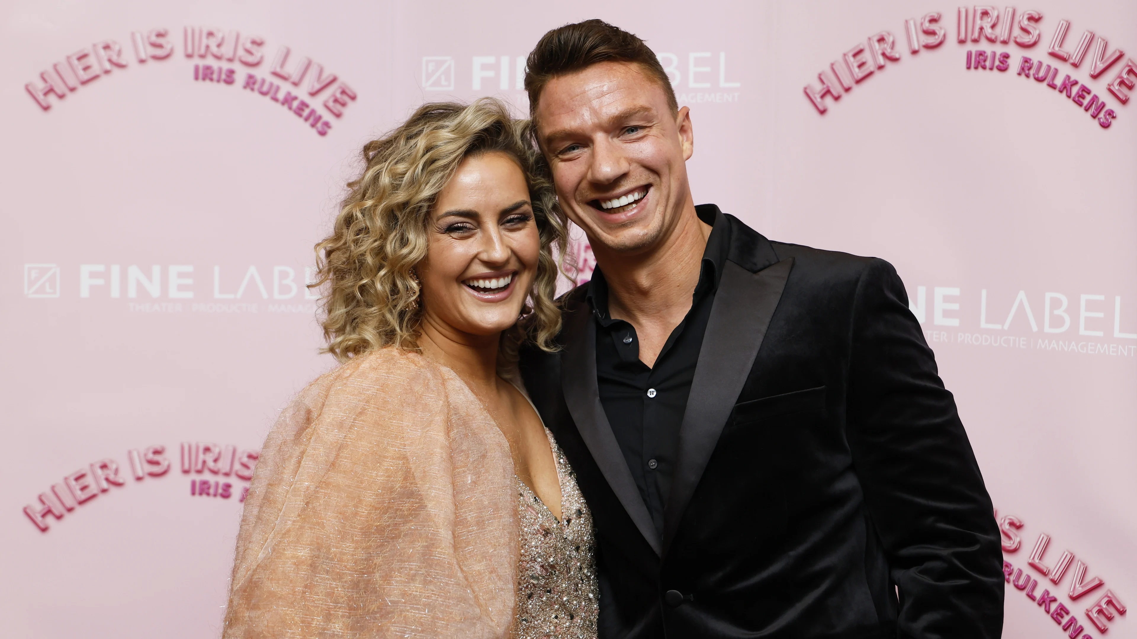 Zien: een romantisch huwelijksaanzoek voor Iris Rulkens