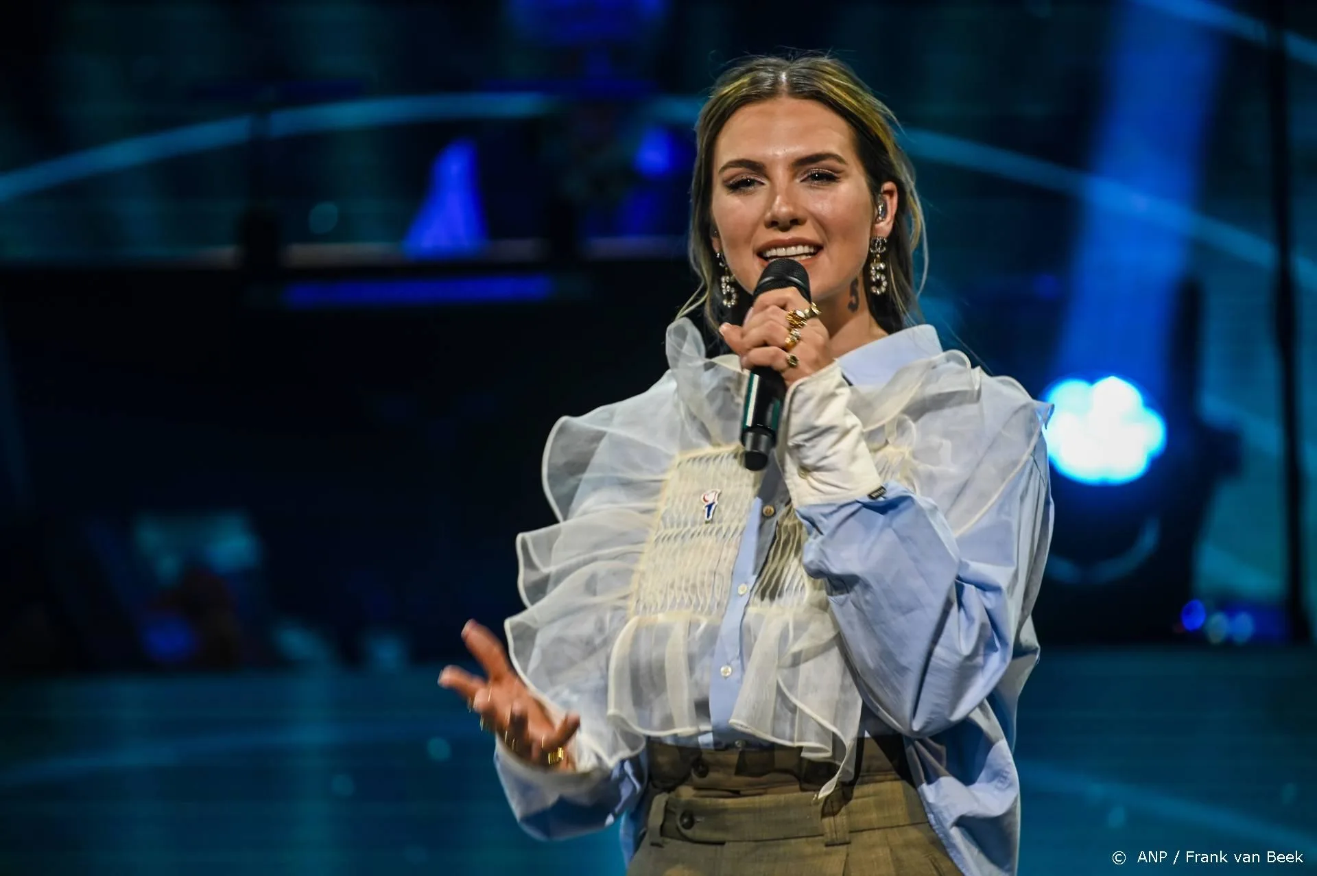 Beau-kijker omarmt nieuwe Jostiband-ambassadeur Maan