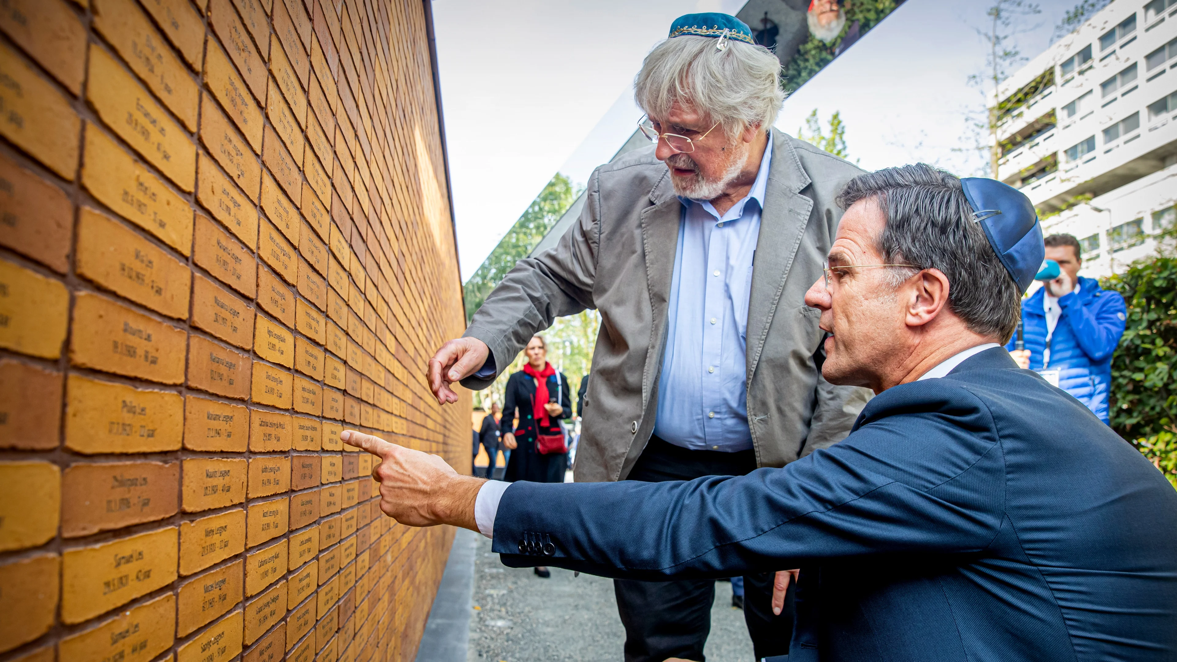 ZIEN: Rutte over jongeren die Jodenvervolging in twijfel trekken: 'Schokkend'