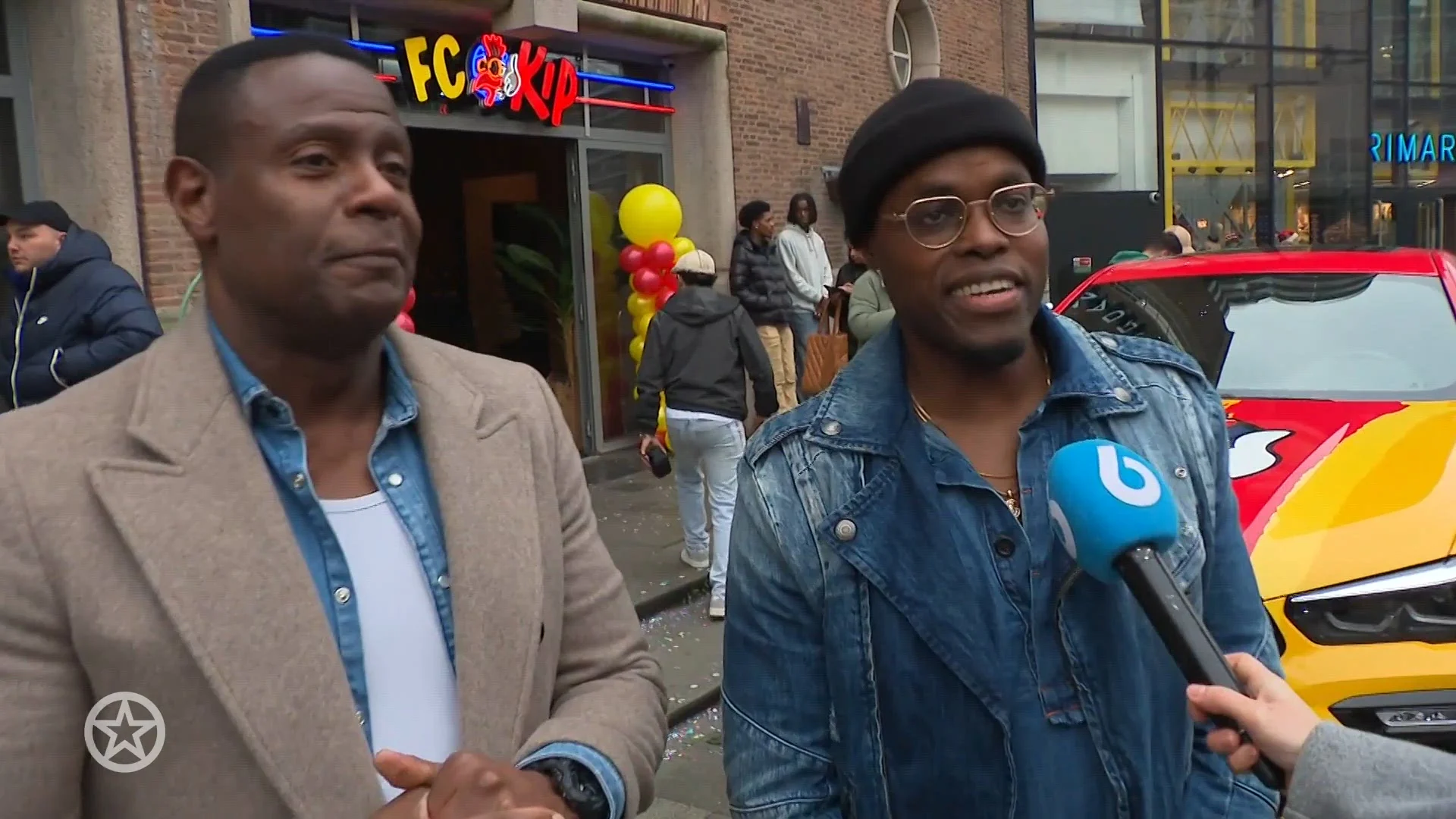 John Williams slaat handen ineen met Jandino Asporaat