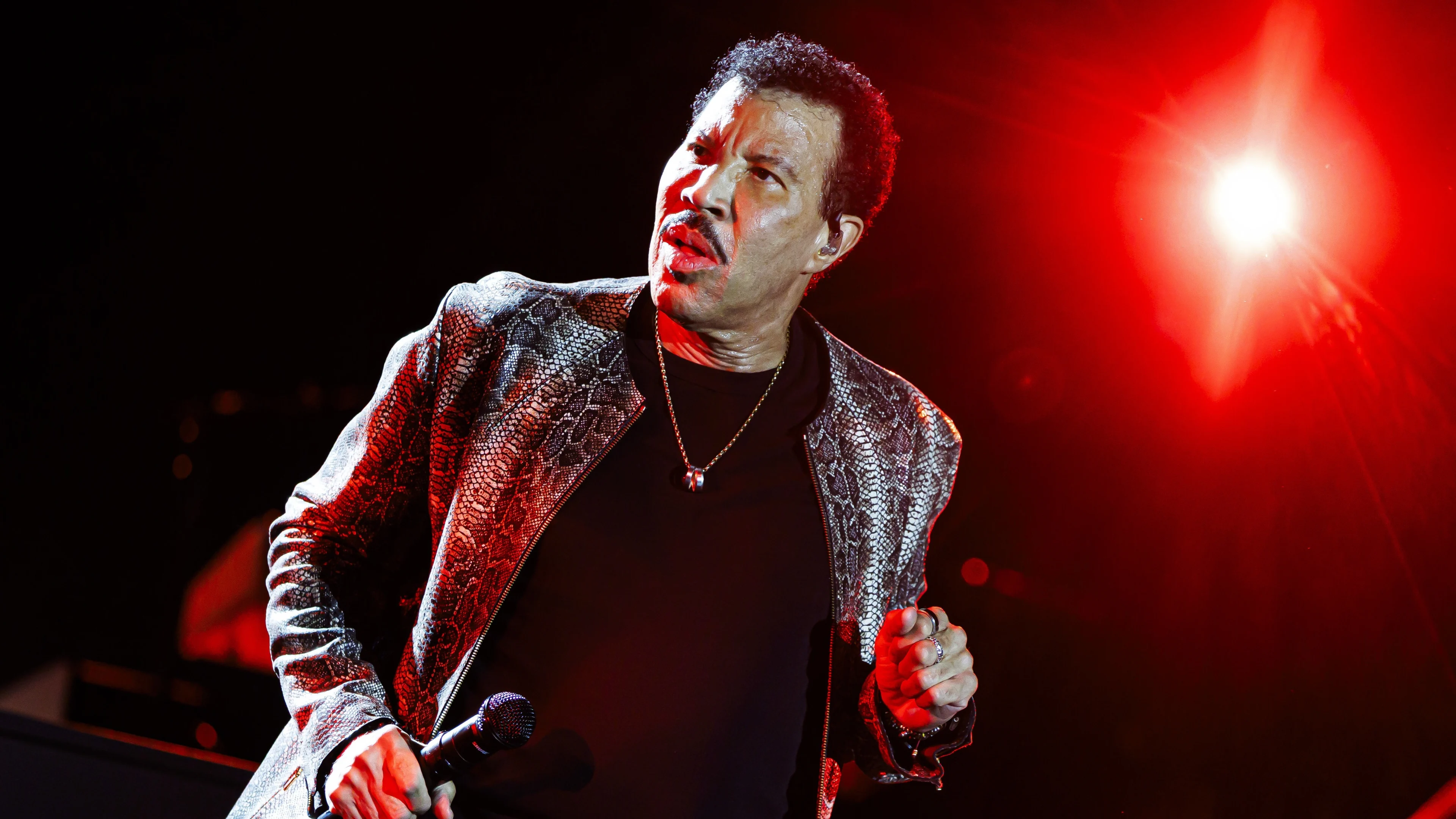 Lionel Richie naar ziekenhuis na stopzetten optreden