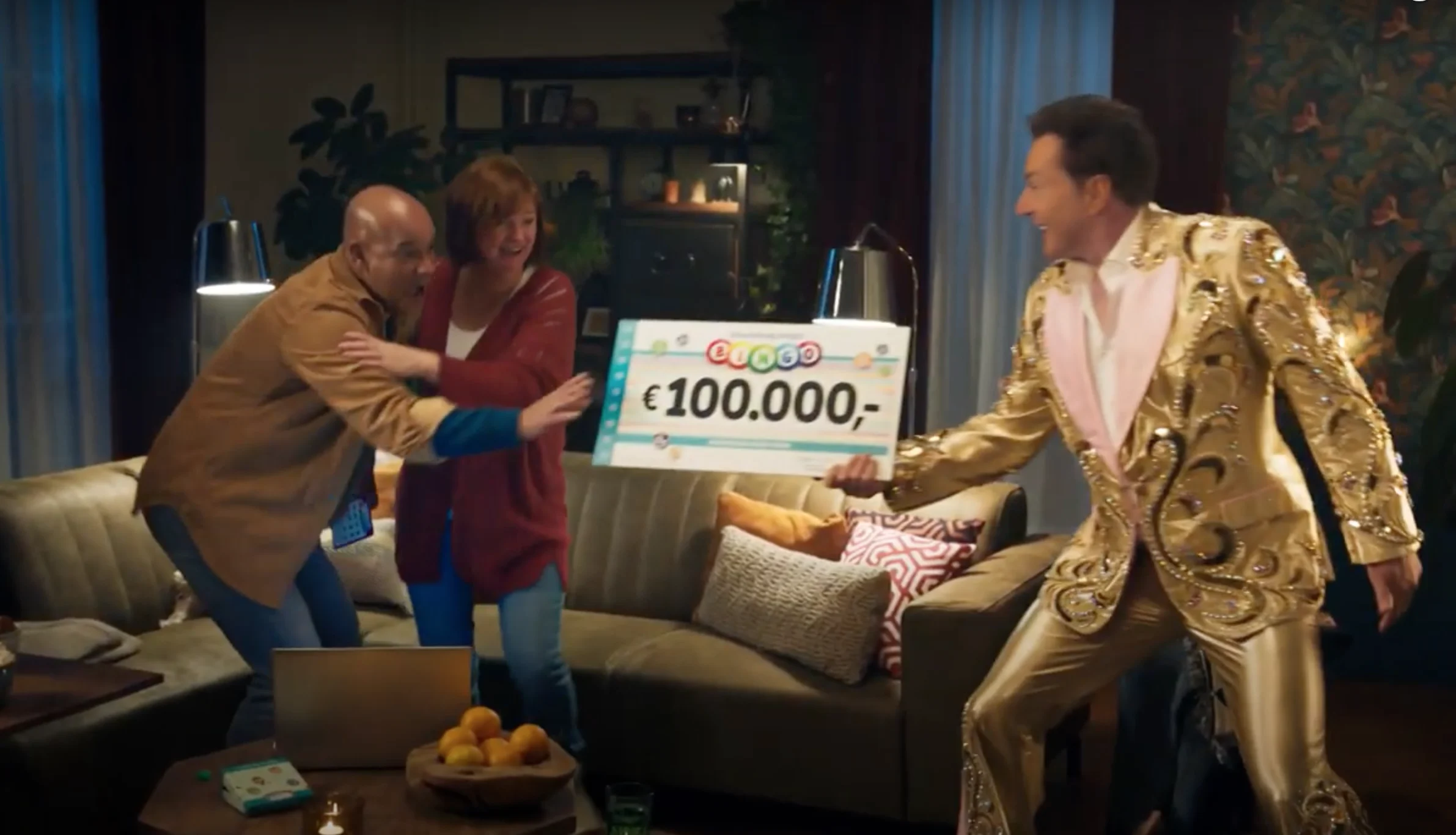 ZING MEE: Gerard Joling giet klassieker in speciaal BINGO-jasje