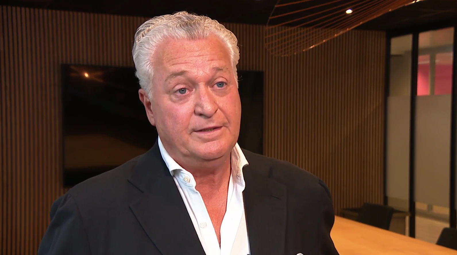 Bram Moszkowicz verslagen na overlijden De Vries