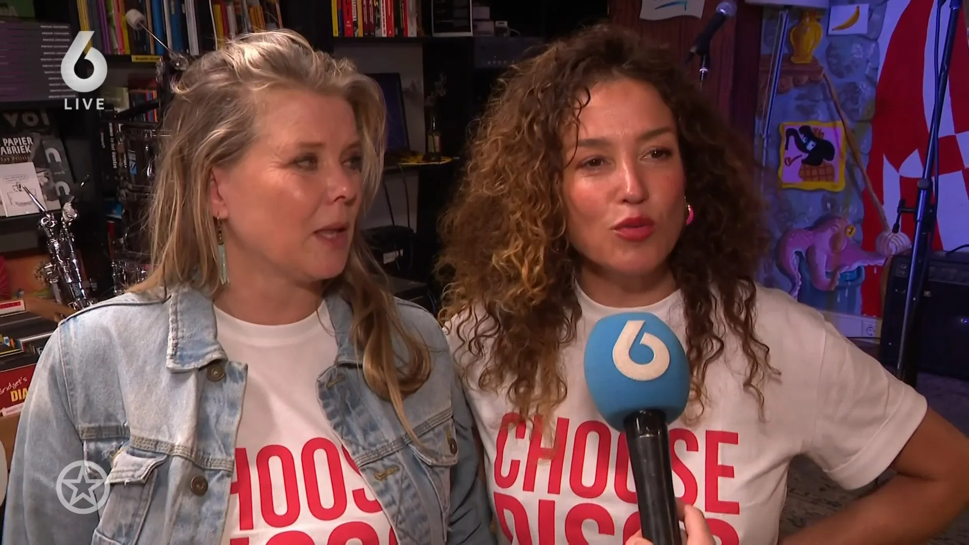 Massale opkomst bij signeersessie Katja Schuurman en Babette van Veen