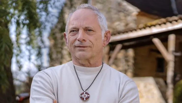 Is dit nu de relatiestatus van Hans uit B&B Vol Liefde?