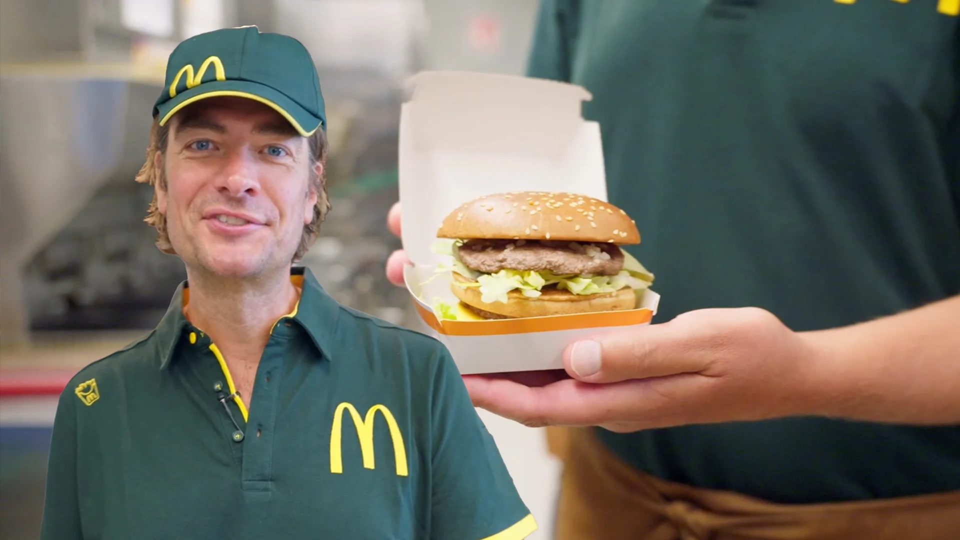 Radio 538-dj Frank Dane aan het werk in 'eigen' McDonald's: 'Schiet eens op!'