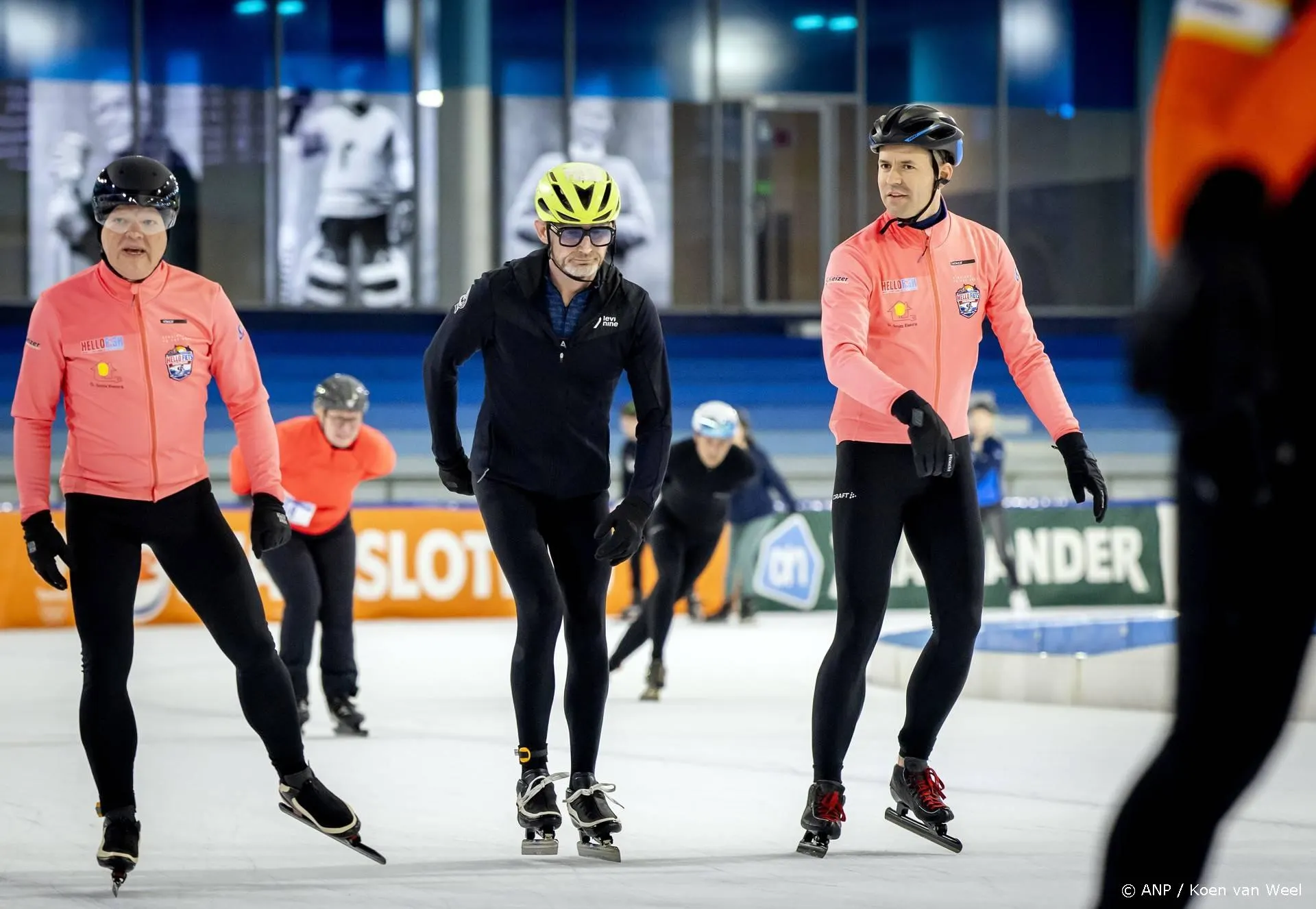 Prins Bernhard op het ijs bij jubileumeditie van De Hollandse 100