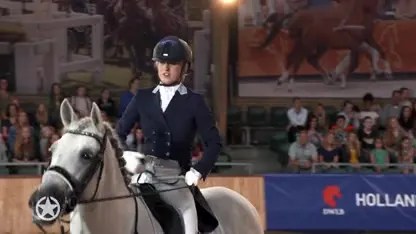 Britt Dekker start met acteercarrière