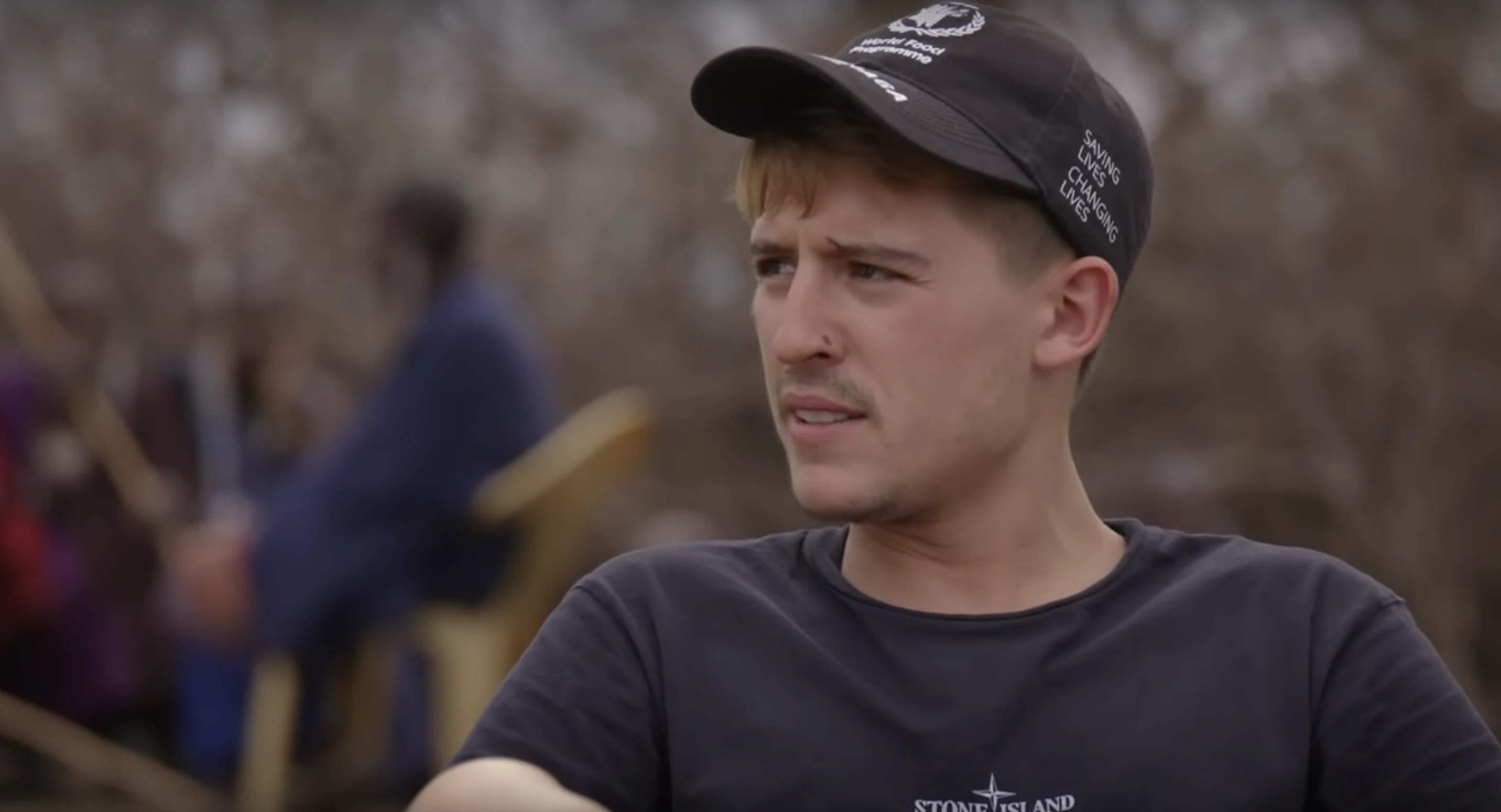 ZIEN: Lil' Kleine verliest 10.000 euro na weddenschap