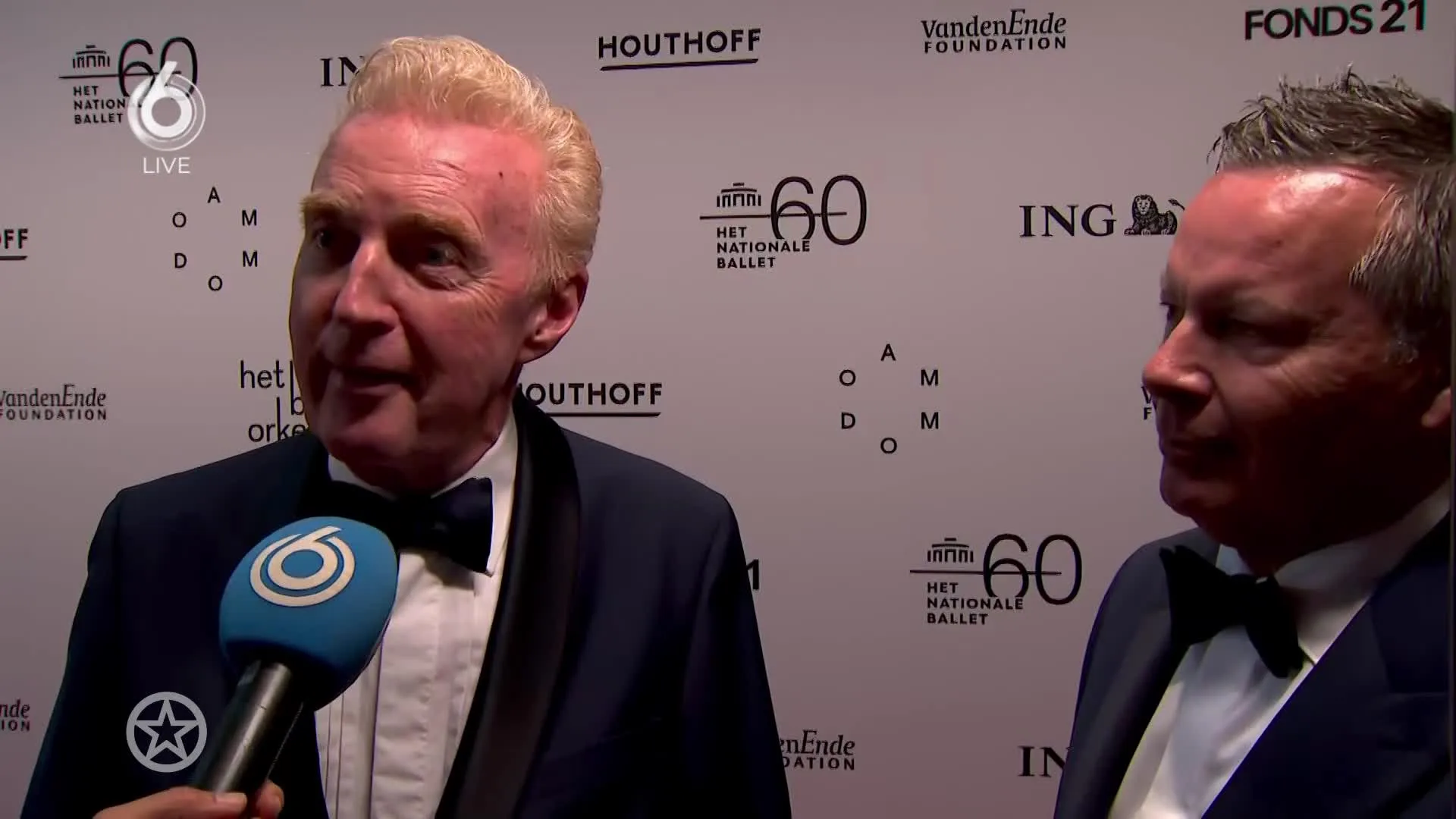 André van Duin en vriend voor het eerst samen op de rode loper