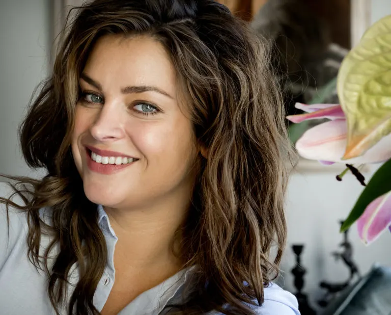 AUW: Miljuschka in lip gestoken door bij 