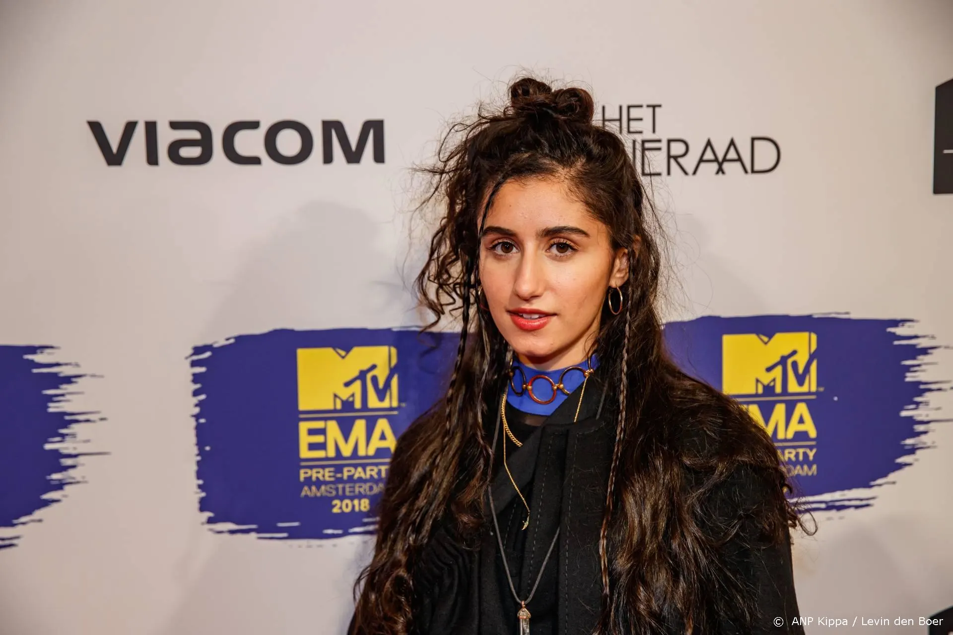 Zangeres Naaz doet aangifte wegens verdwijnen stempas