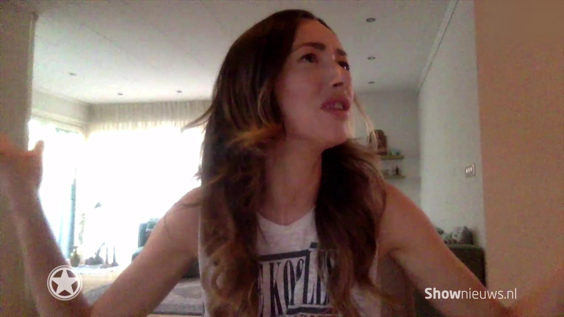 Dewi Pechler uit de kleren voor Adam zkt. Eva