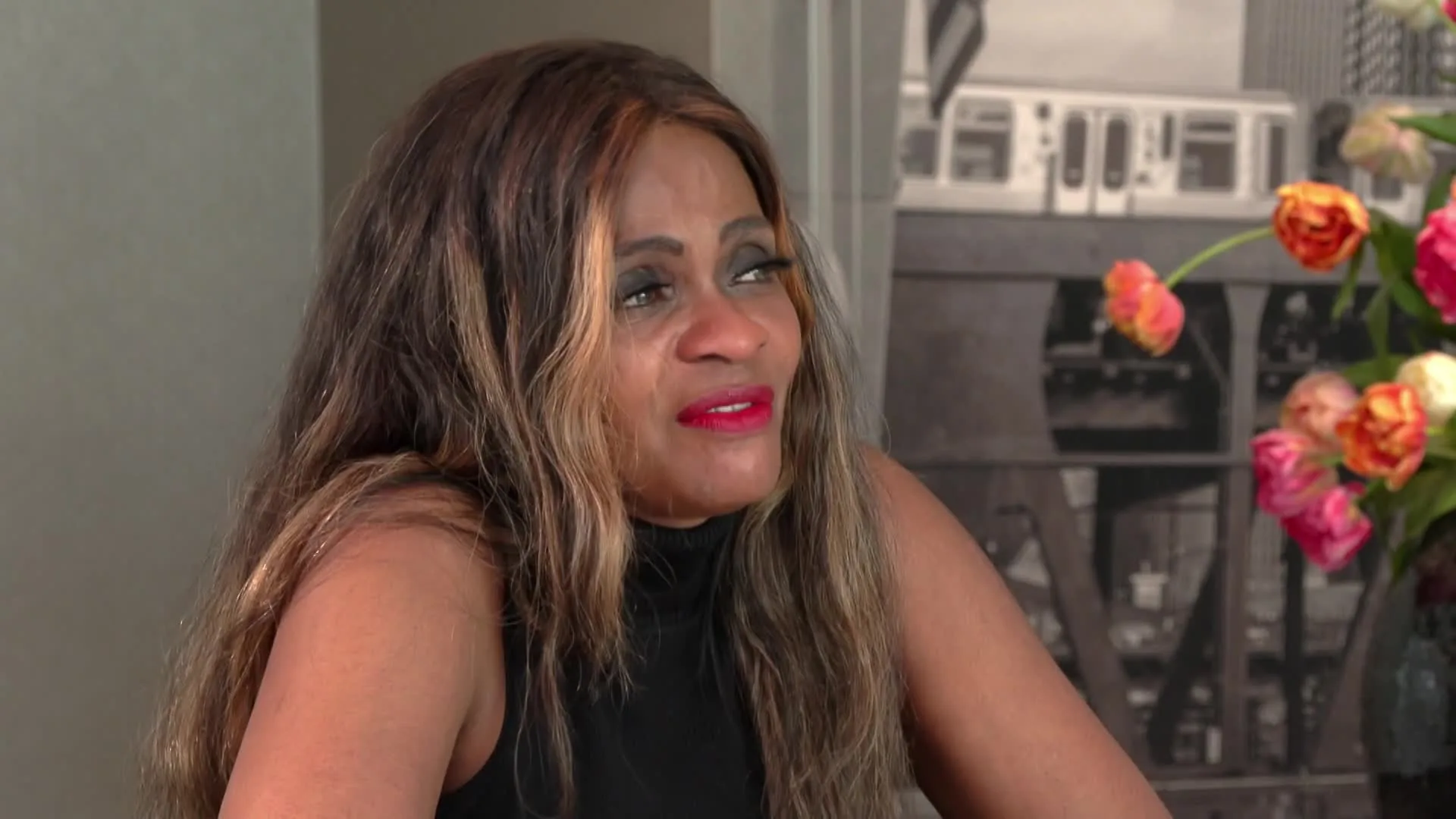 Ex van Kid Rock, Conchita Leeflang, in tranen in Steenrijk, Staatarm