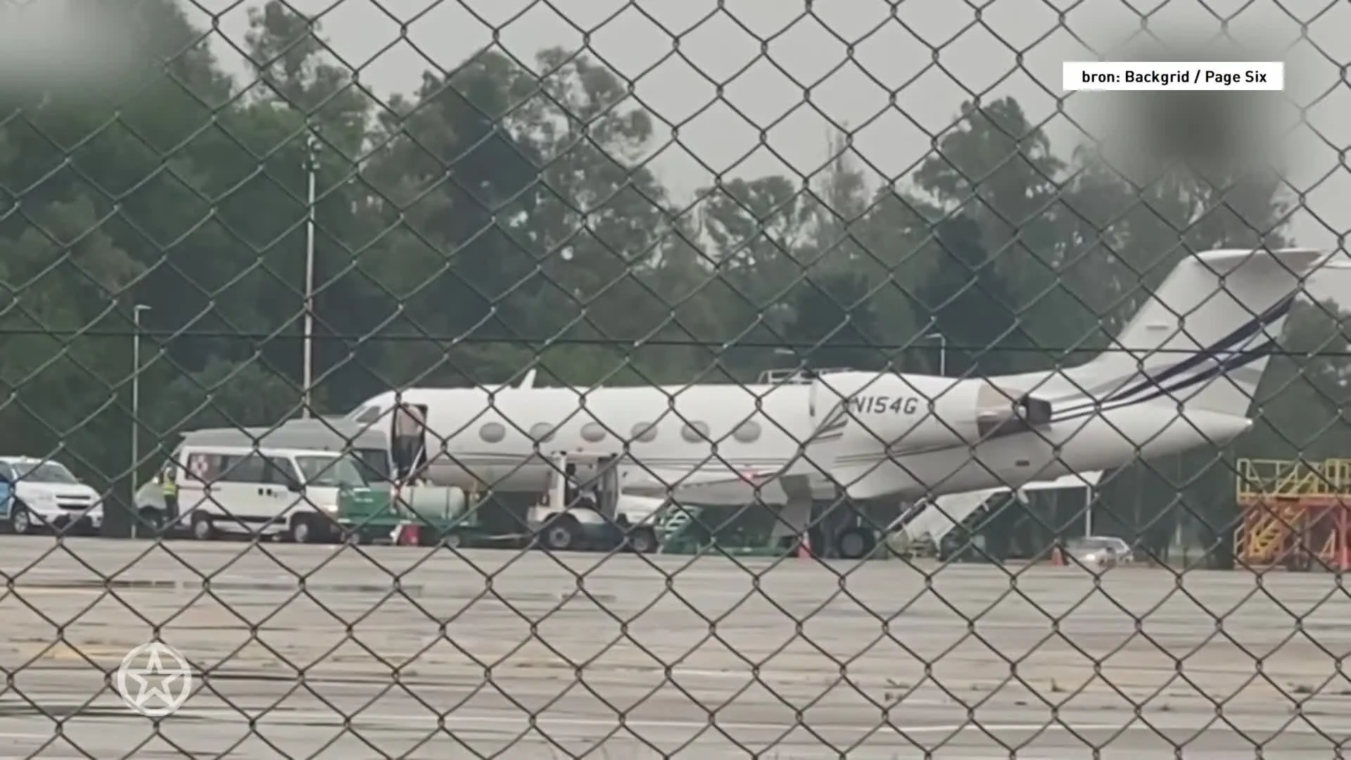 Taylor Swift en Travis Kelce zoenend gespot