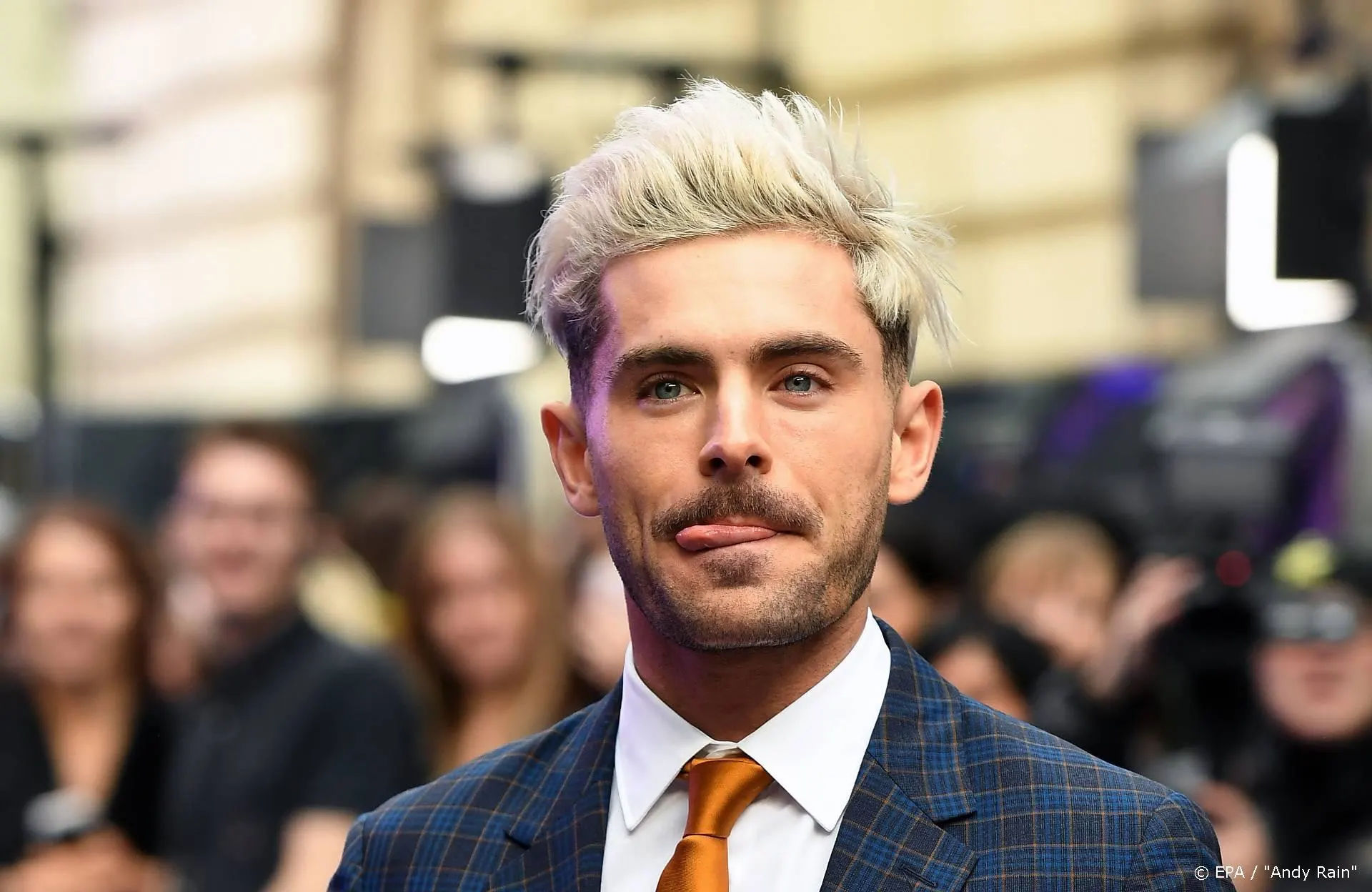 'Kersverse vrijgezel Zac Efron heeft alweer een nieuw liefje'