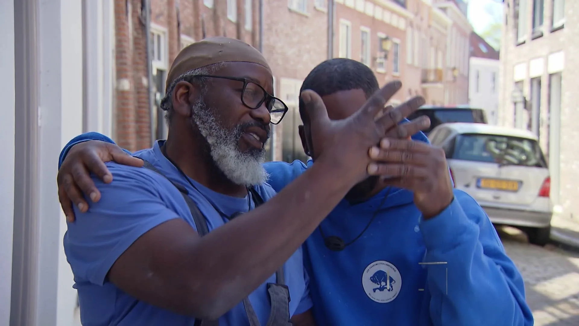 Er is een gat in de begroting bij Faisel en Chris