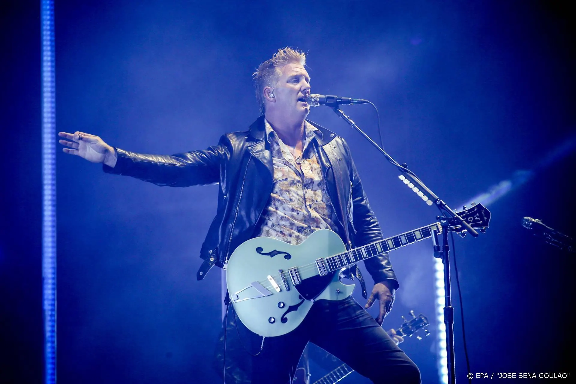 Ex van Queens of the Stone Age-frontman krijgt contactverbod