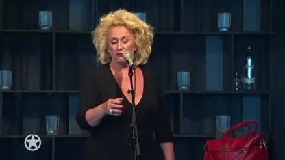Karin Bloemen geeft intiem optreden