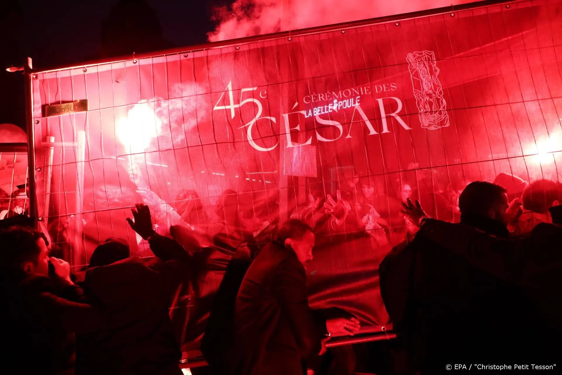 Politie treedt op tegen anti-Polanski-betogers bij Césars