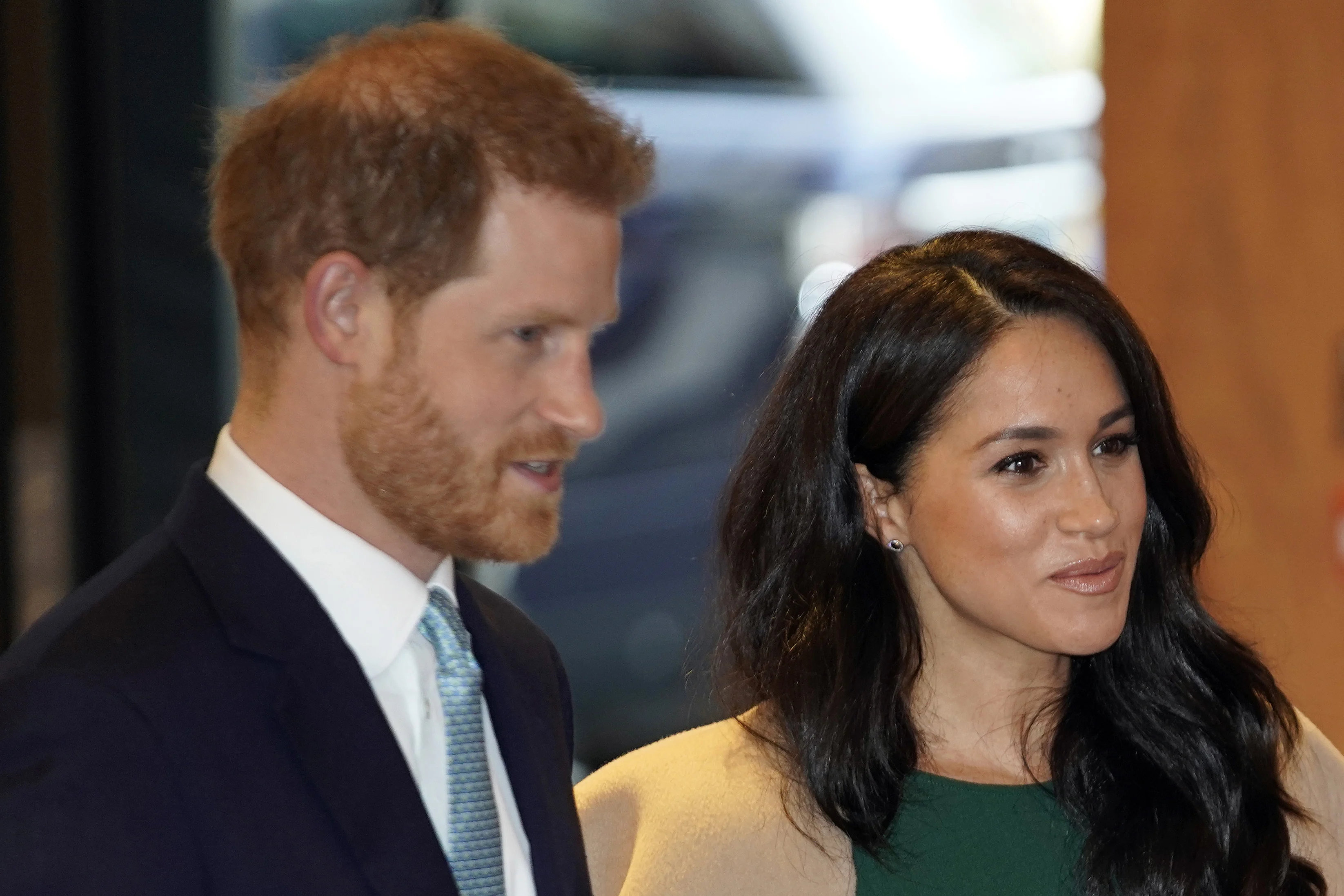 Engeland in shock: Harry en Meghan zien af van koninklijke titels