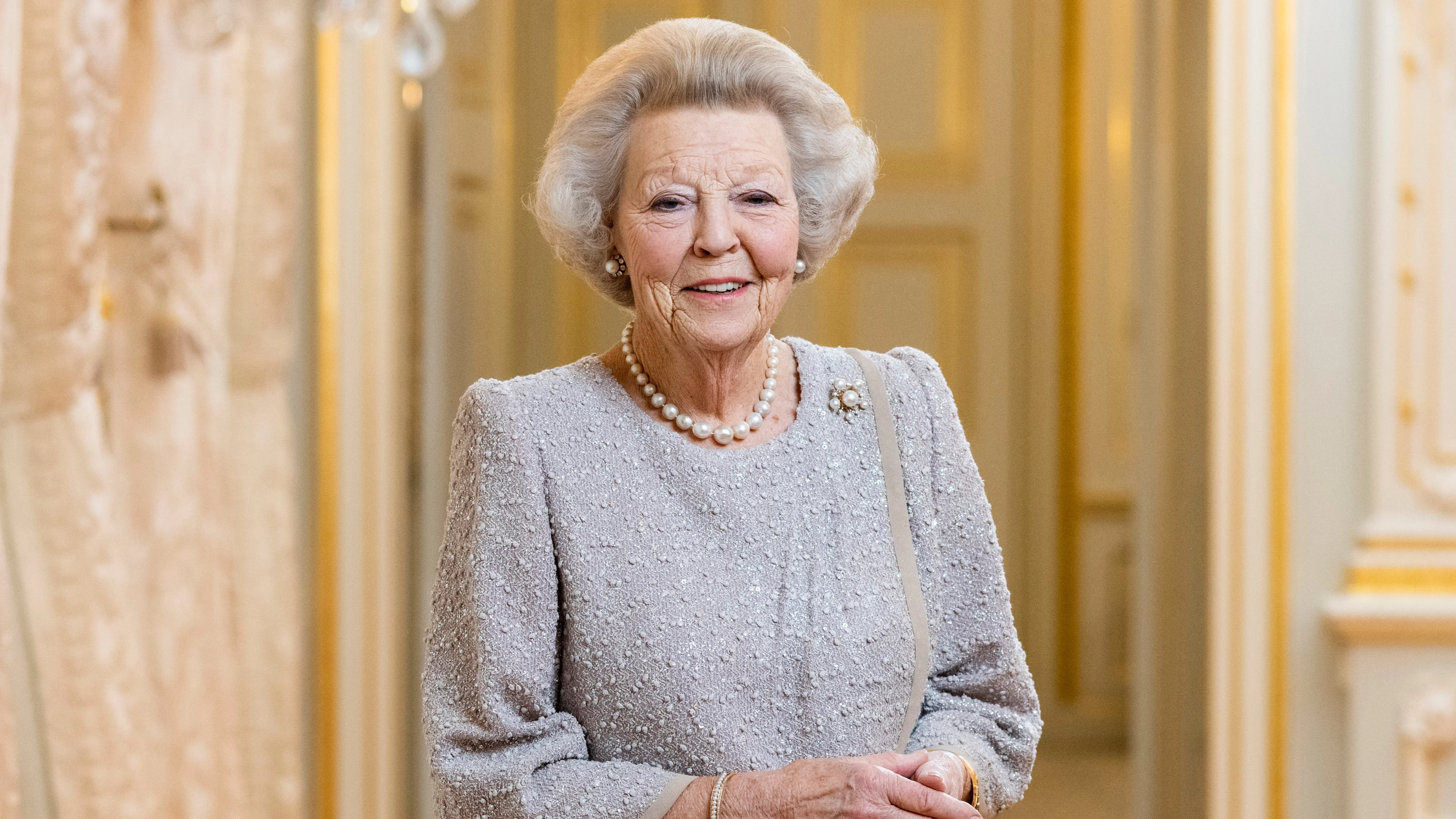 Prinses Beatrix geeft tv-interview