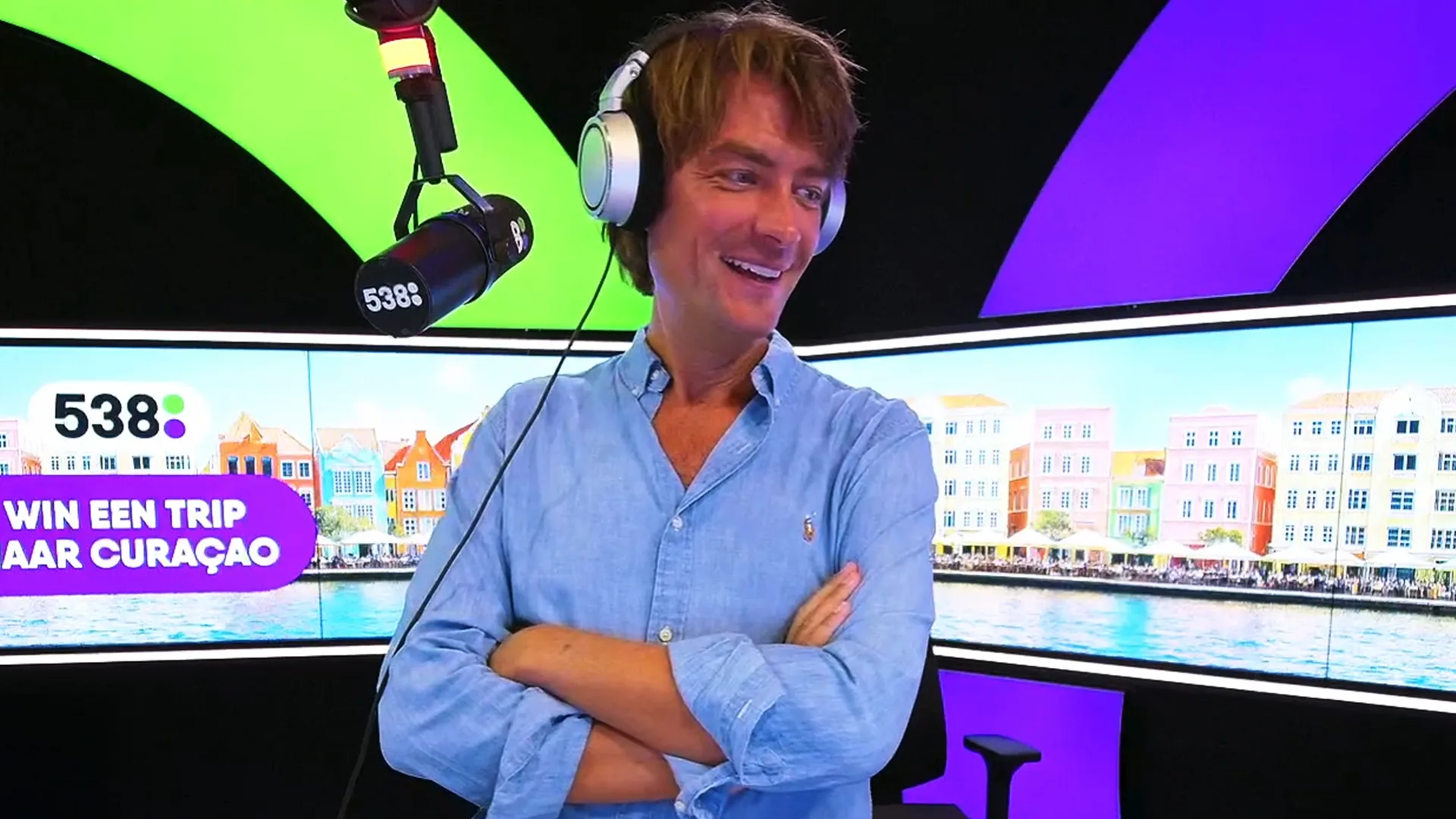 Trotse opa John de Jong over de nieuwe zoon van Frenkie en Mikky!