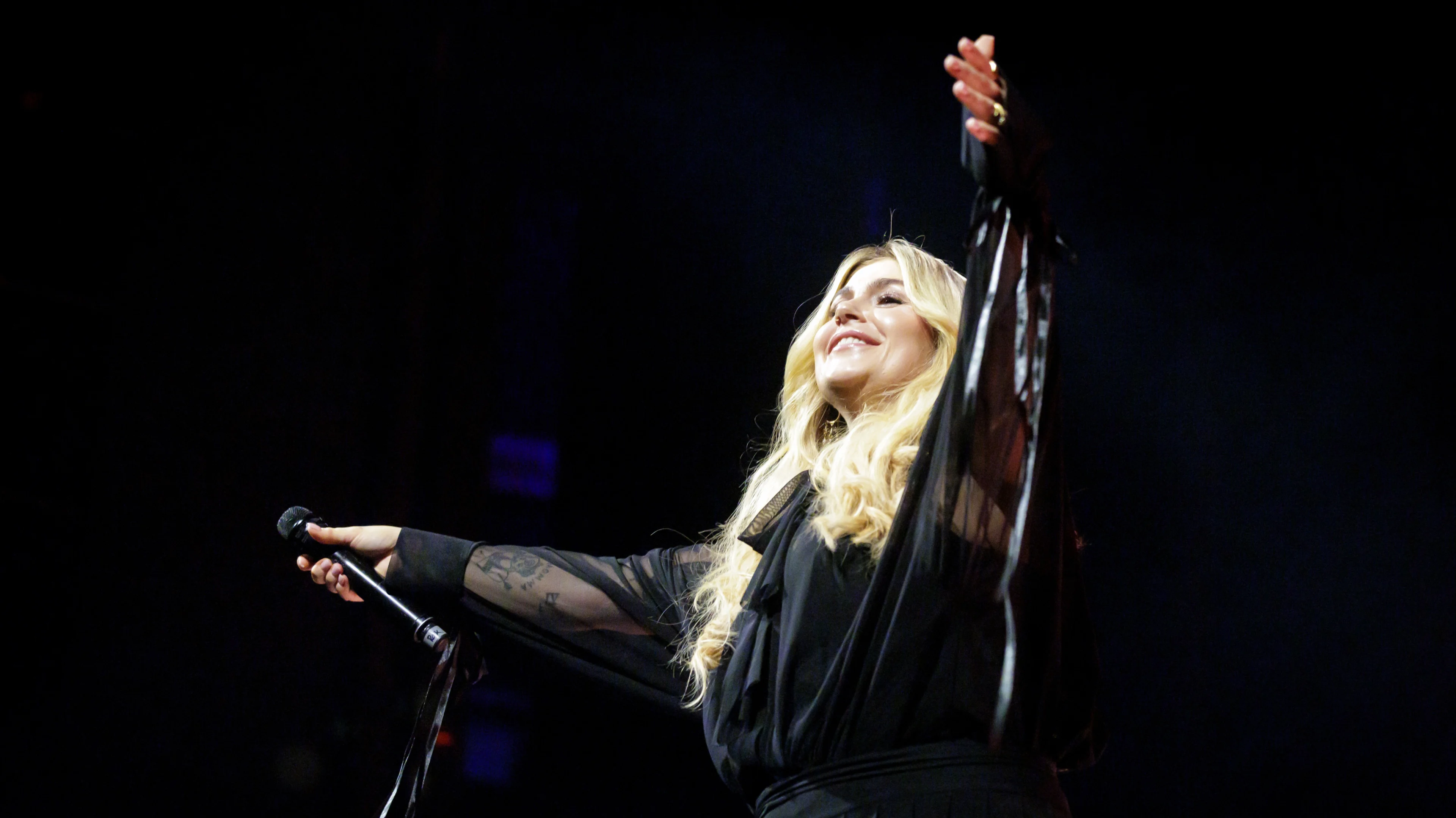 Roxeanne Hazes hint op terugkeer bij Holland Zingt Hazes 